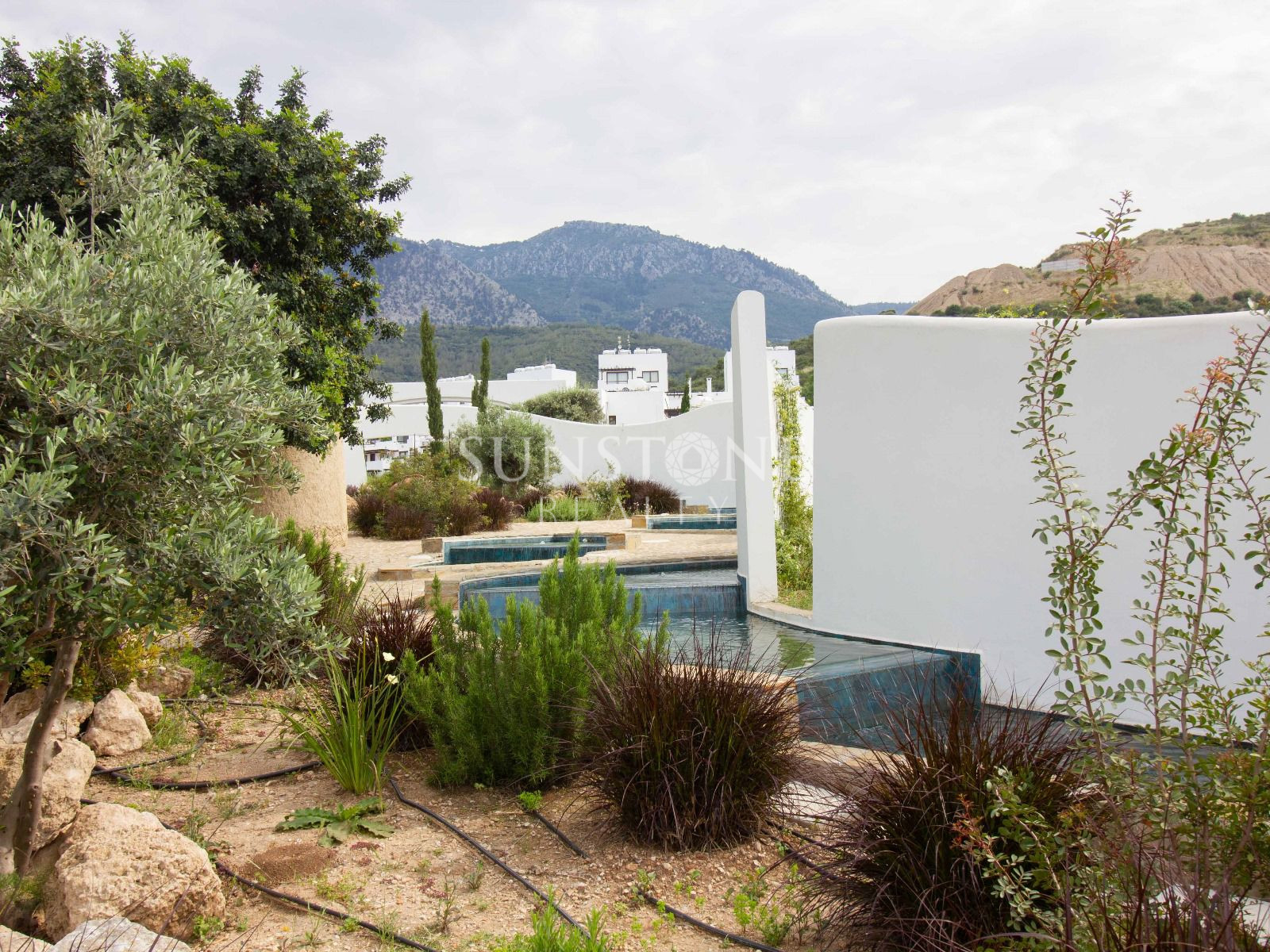 ALSANCAK TERRA SİTESİNDE EMSALSİZ FIRSAT: 1+1 BAHÇE KATI 16