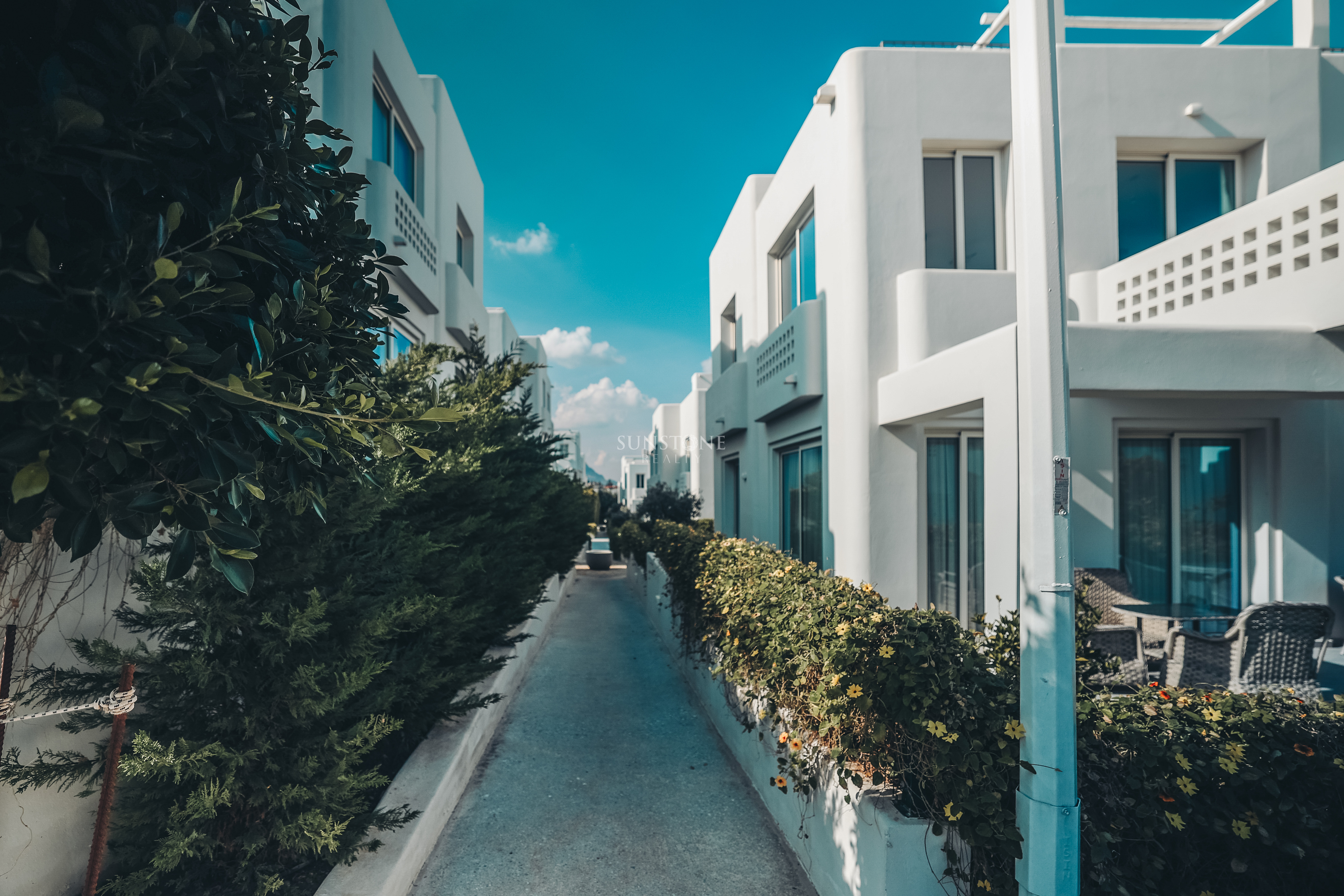 ALSANCAK TERRA SİTESİNDE EMSALSİZ FIRSAT: 1+1 BAHÇE KATI 17