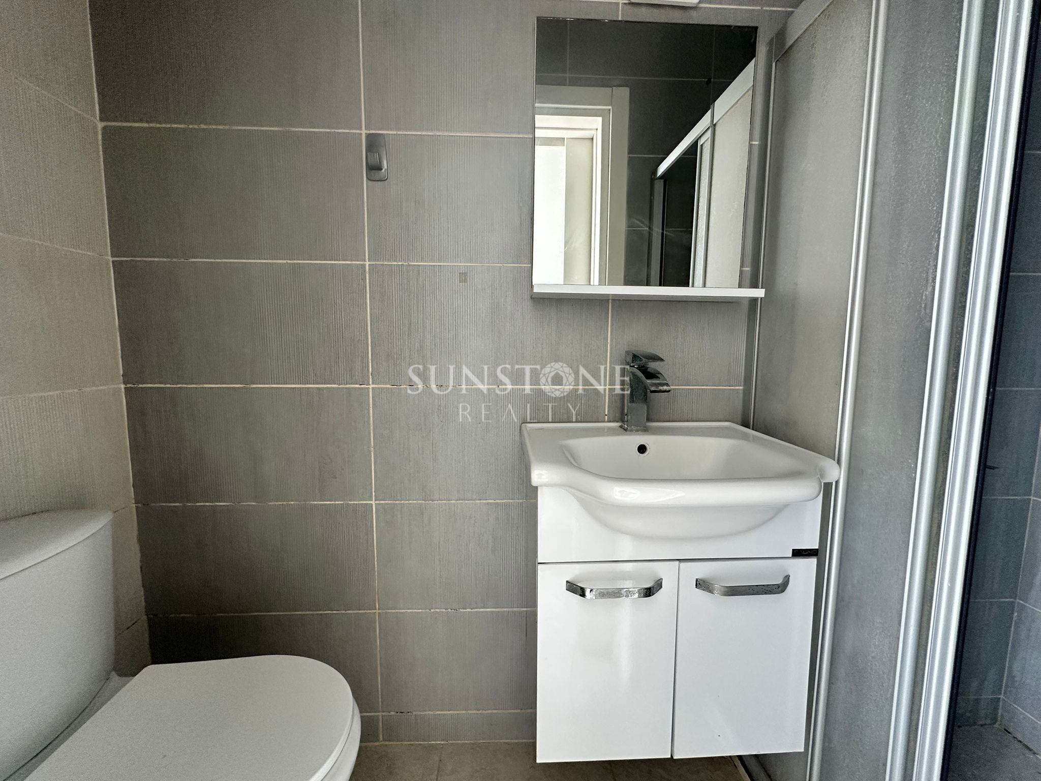 Kıbrıs Girne GAÜ yolunda Kiralık Full Eşyalı 1+1 Daire  6