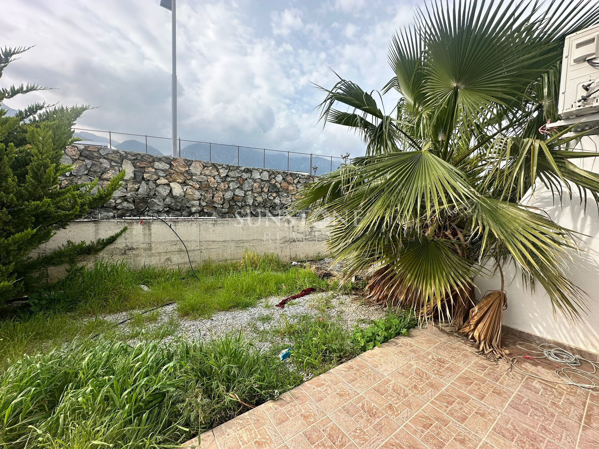 Kıbrıs Girne GAÜ yolunda Kiralık Full Eşyalı 1+1 Daire  8