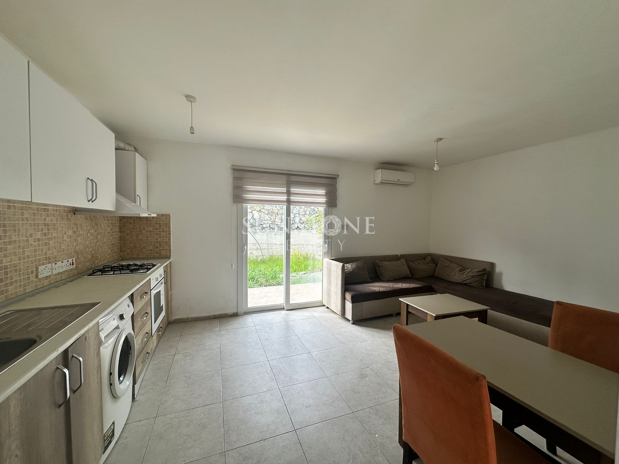 Kıbrıs Girne GAÜ yolunda Kiralık Full Eşyalı 1+1 Daire  3