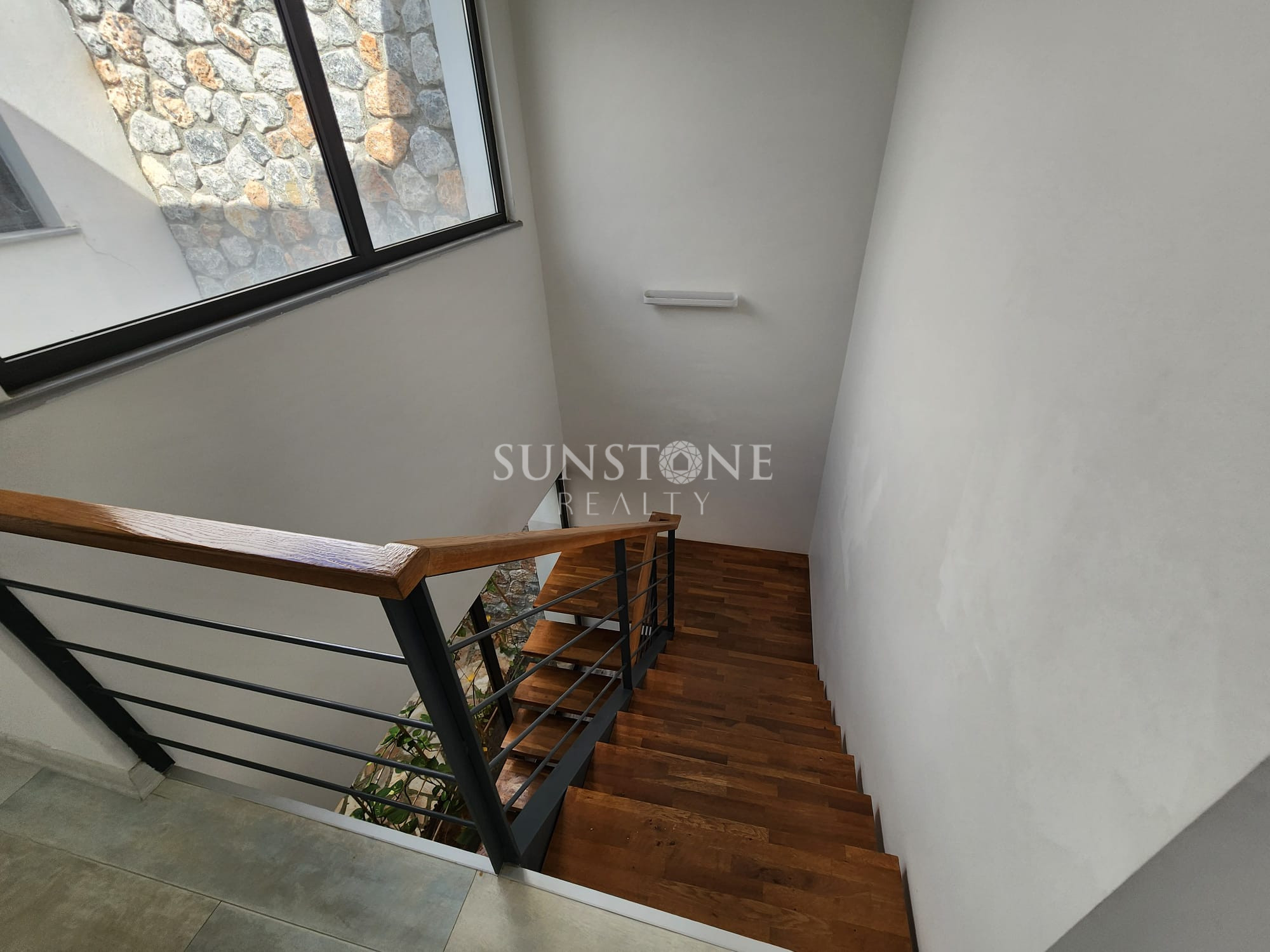  Girne Bellapais'te Dağ ve Doğa Manzaralı Full Eşyalı 4+1 Türk Koçanlı Satılık İkiz Villa. 21