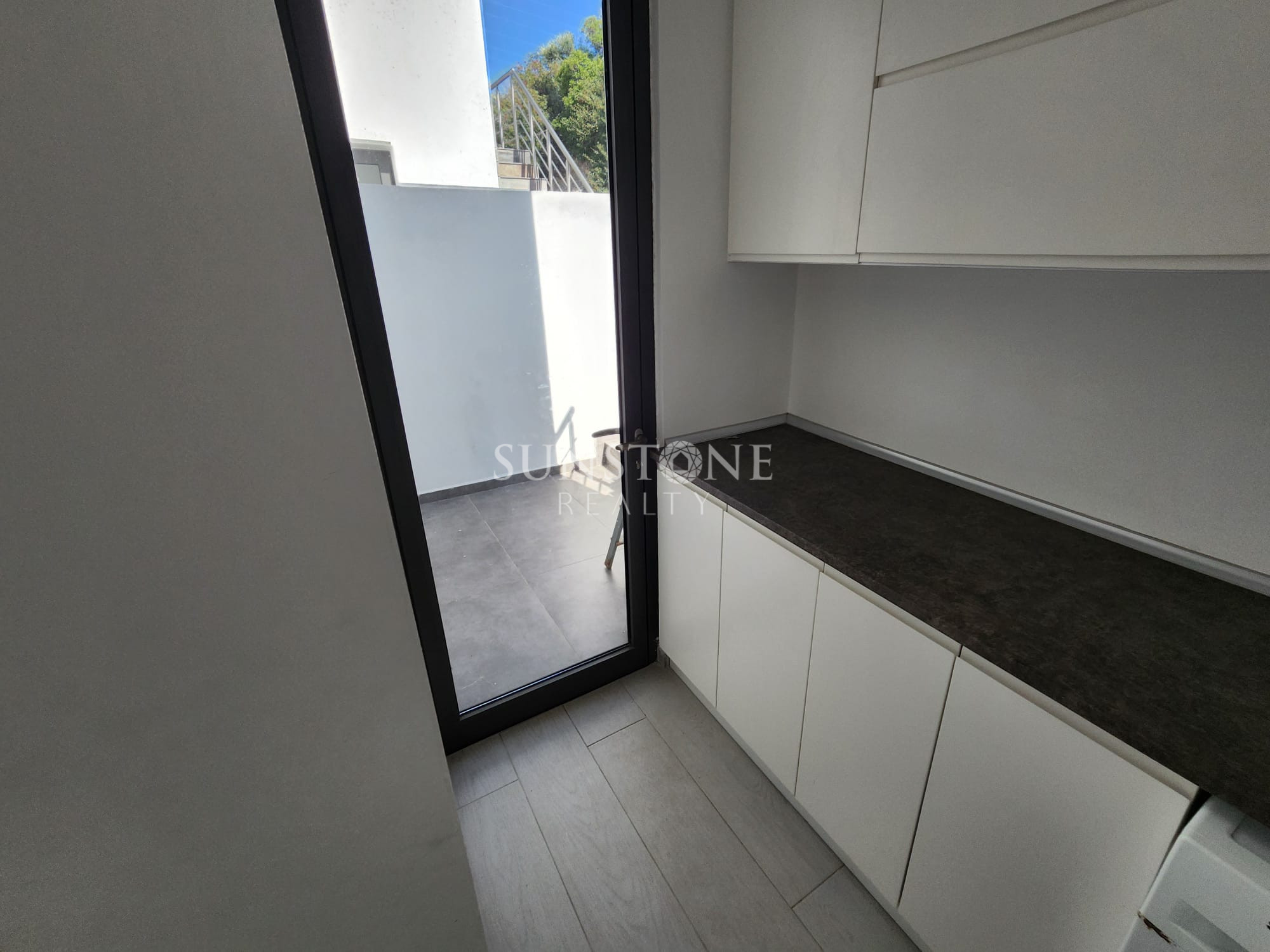  Girne Bellapais'te Dağ ve Doğa Manzaralı Full Eşyalı 4+1 Türk Koçanlı Satılık İkiz Villa. 25