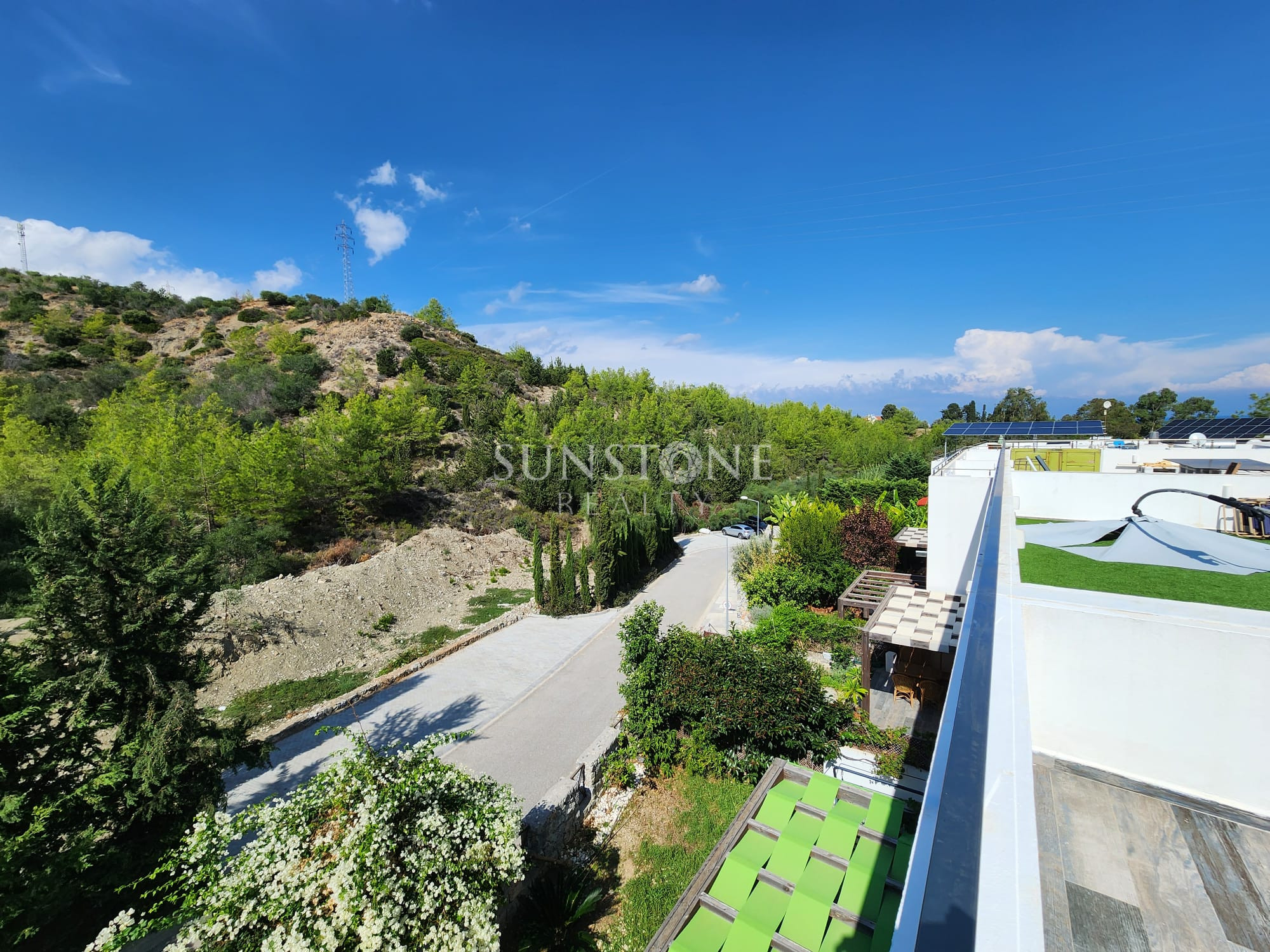  Girne Bellapais'te Dağ ve Doğa Manzaralı Full Eşyalı 4+1 Türk Koçanlı Satılık İkiz Villa. 28