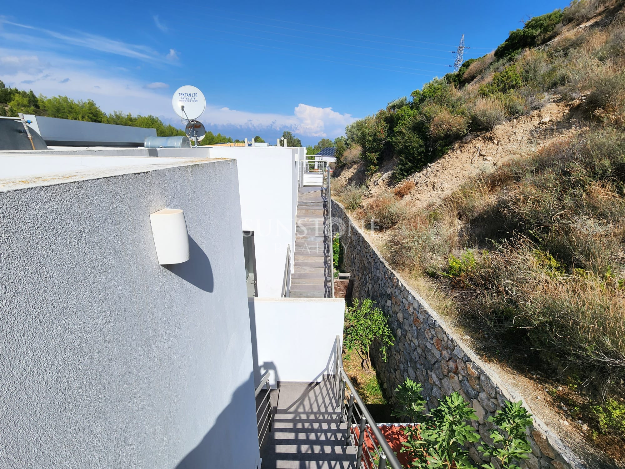  Girne Bellapais'te Dağ ve Doğa Manzaralı Full Eşyalı 4+1 Türk Koçanlı Satılık İkiz Villa. 29