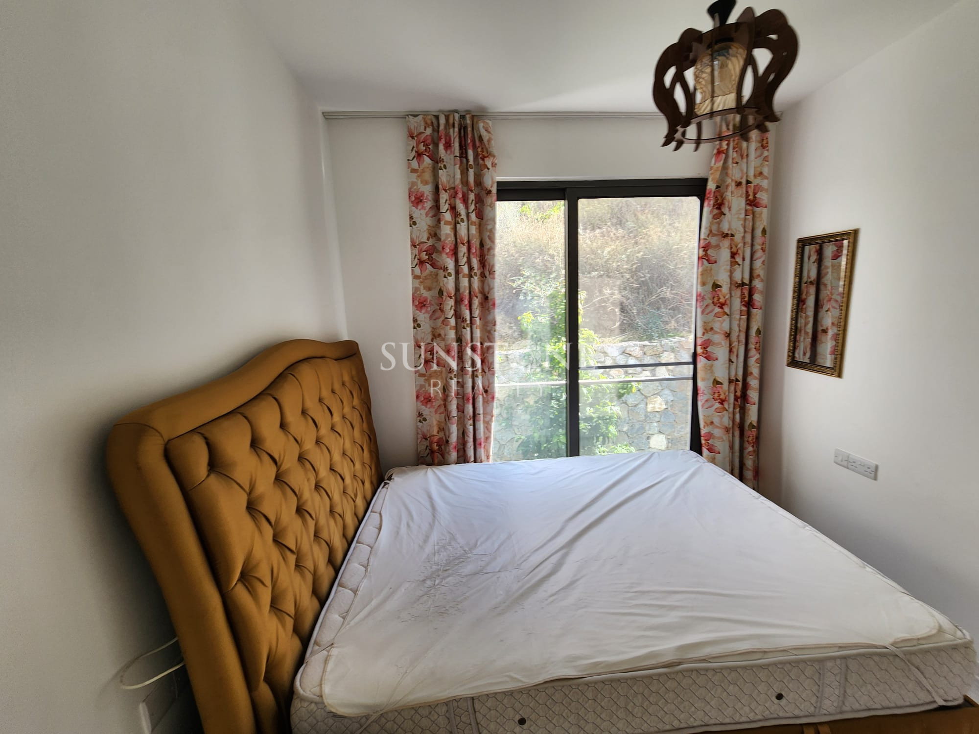  Girne Bellapais'te Dağ ve Doğa Manzaralı Full Eşyalı 4+1 Türk Koçanlı Satılık İkiz Villa. 18