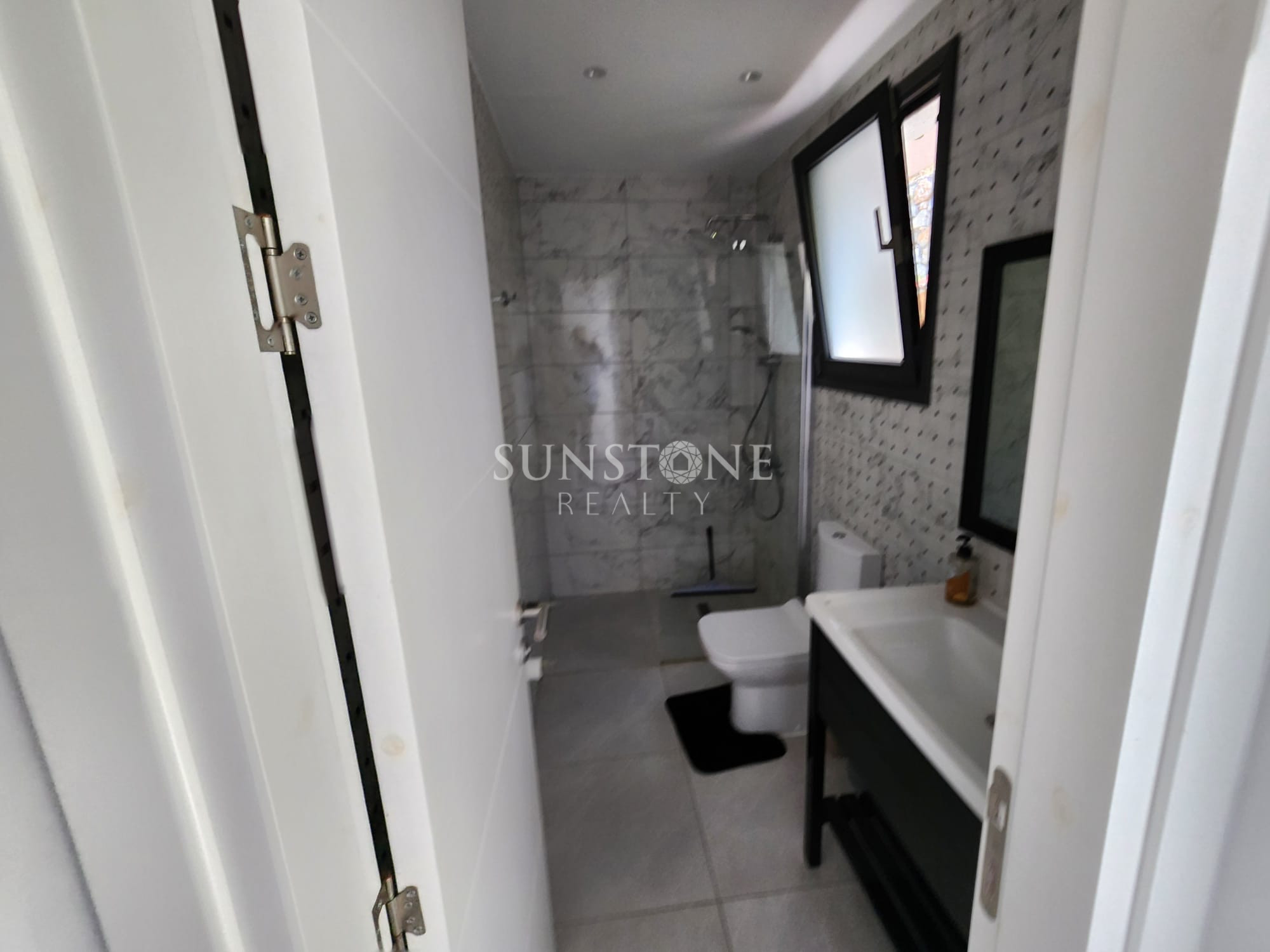  Girne Bellapais'te Dağ ve Doğa Manzaralı Full Eşyalı 4+1 Türk Koçanlı Satılık İkiz Villa. 14