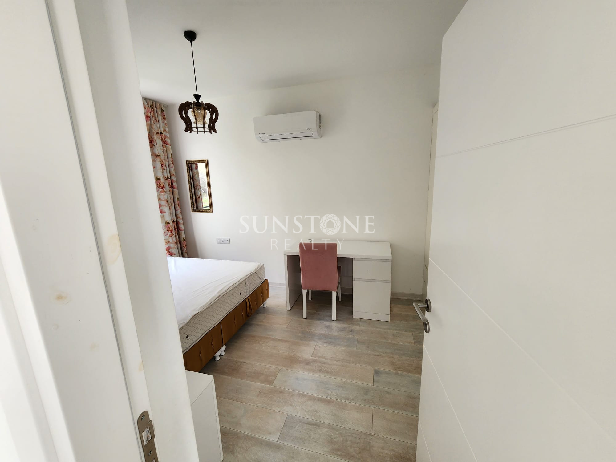  Girne Bellapais'te Dağ ve Doğa Manzaralı Full Eşyalı 4+1 Türk Koçanlı Satılık İkiz Villa. 6