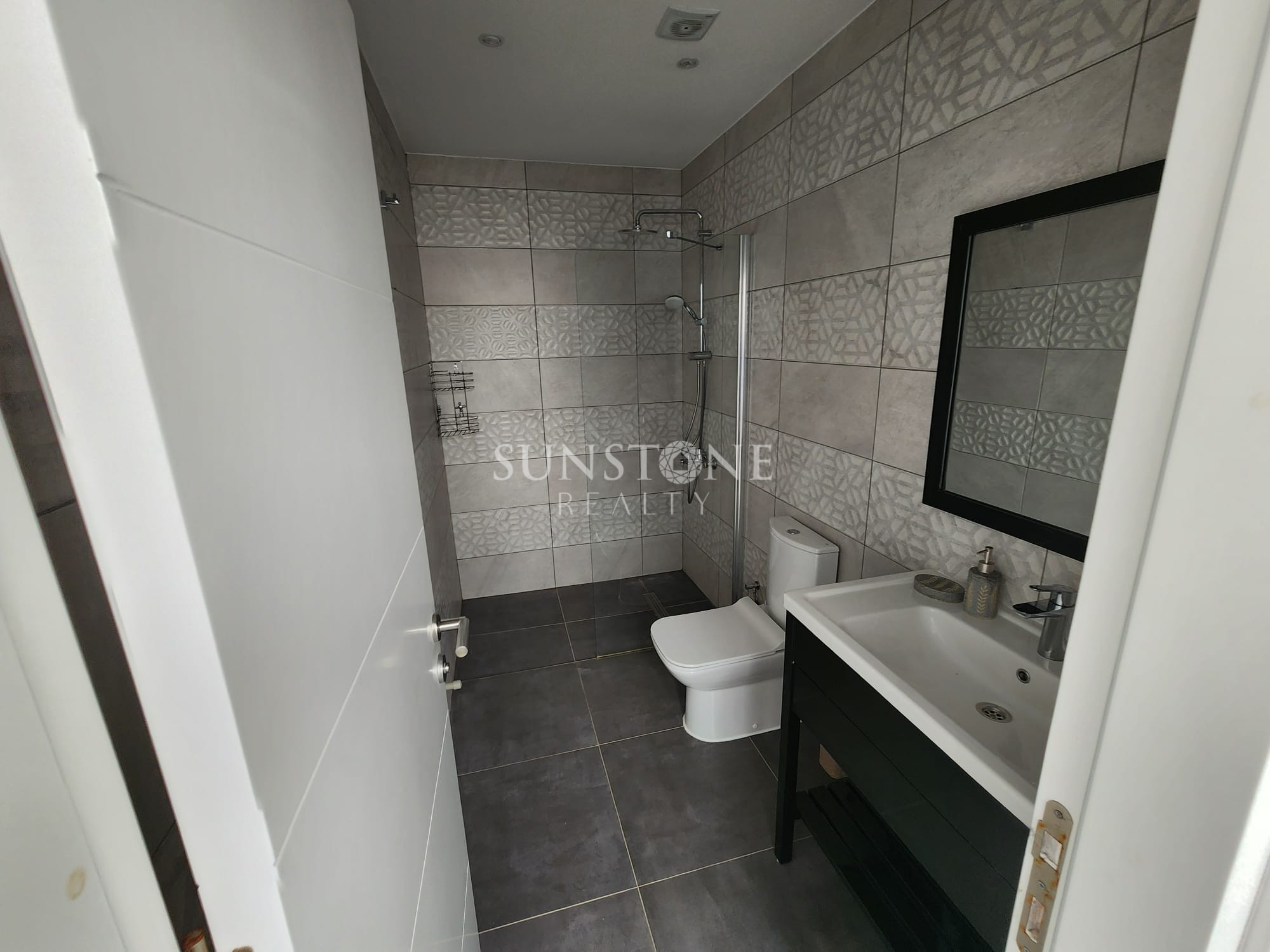  Girne Bellapais'te Dağ ve Doğa Manzaralı Full Eşyalı 4+1 Türk Koçanlı Satılık İkiz Villa. 13