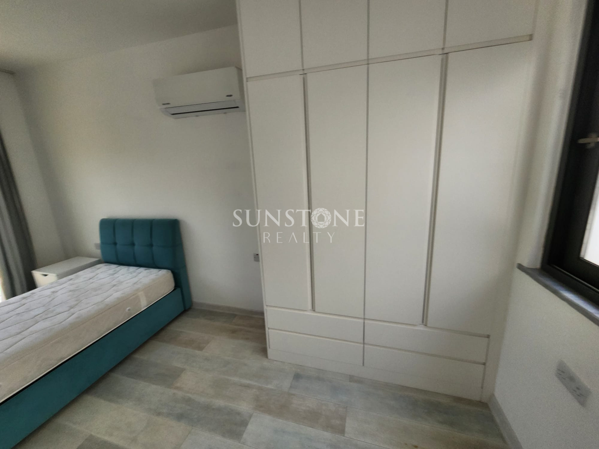  Girne Bellapais'te Dağ ve Doğa Manzaralı Full Eşyalı 4+1 Türk Koçanlı Satılık İkiz Villa. 7