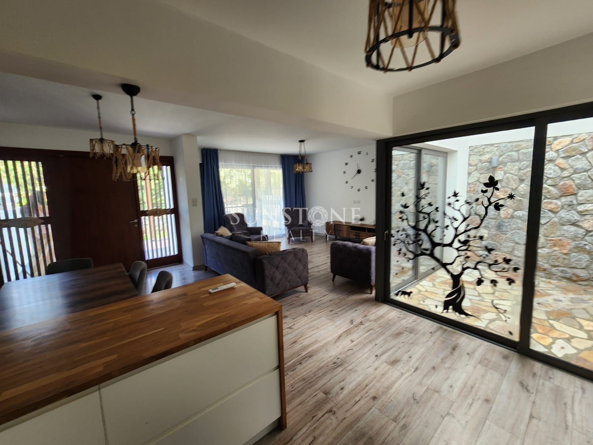  Girne Bellapais'te Dağ ve Doğa Manzaralı Full Eşyalı 4+1 Türk Koçanlı Satılık İkiz Villa. 2