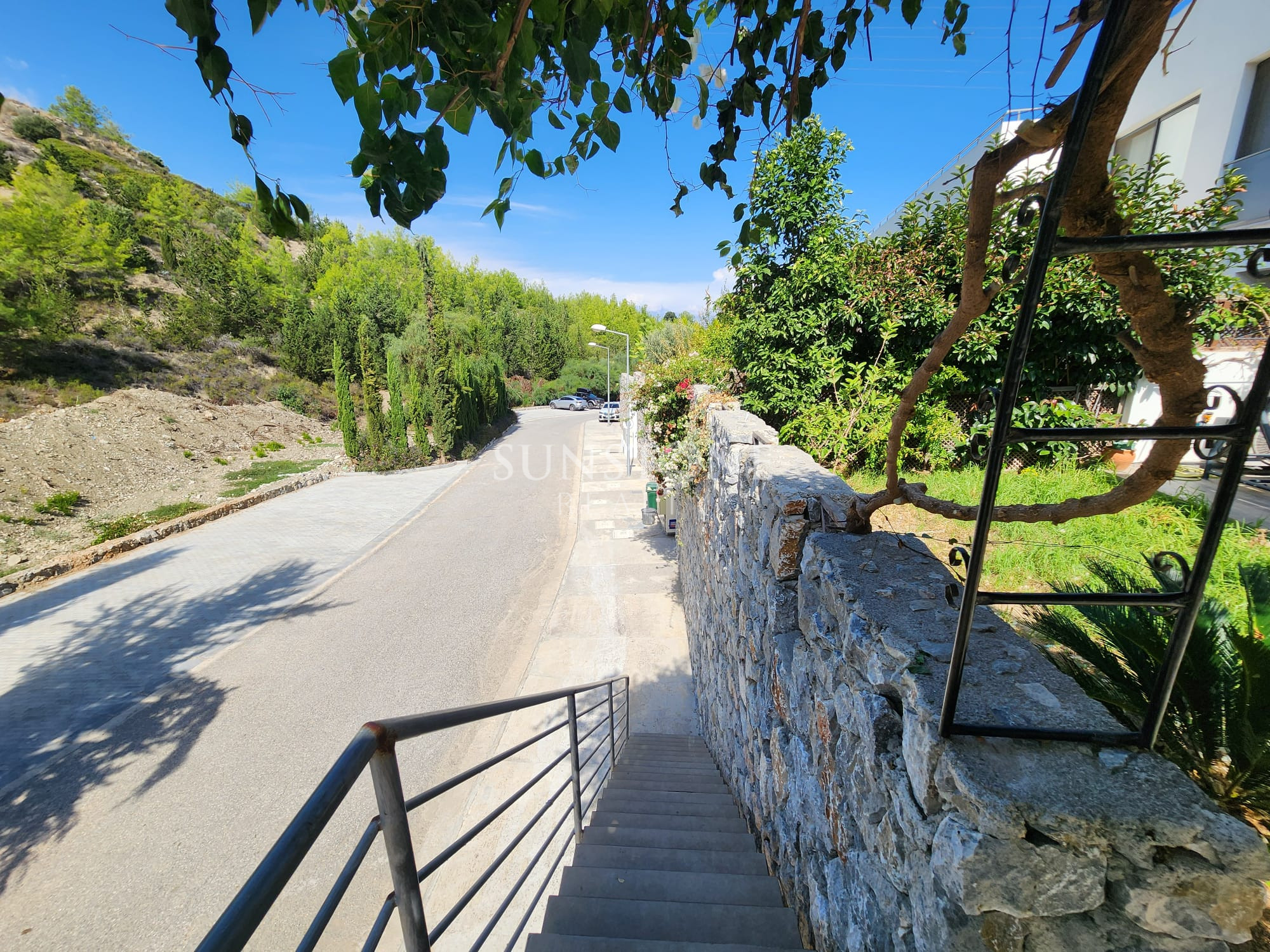  Girne Bellapais'te Dağ ve Doğa Manzaralı Full Eşyalı 4+1 Türk Koçanlı Satılık İkiz Villa. 31