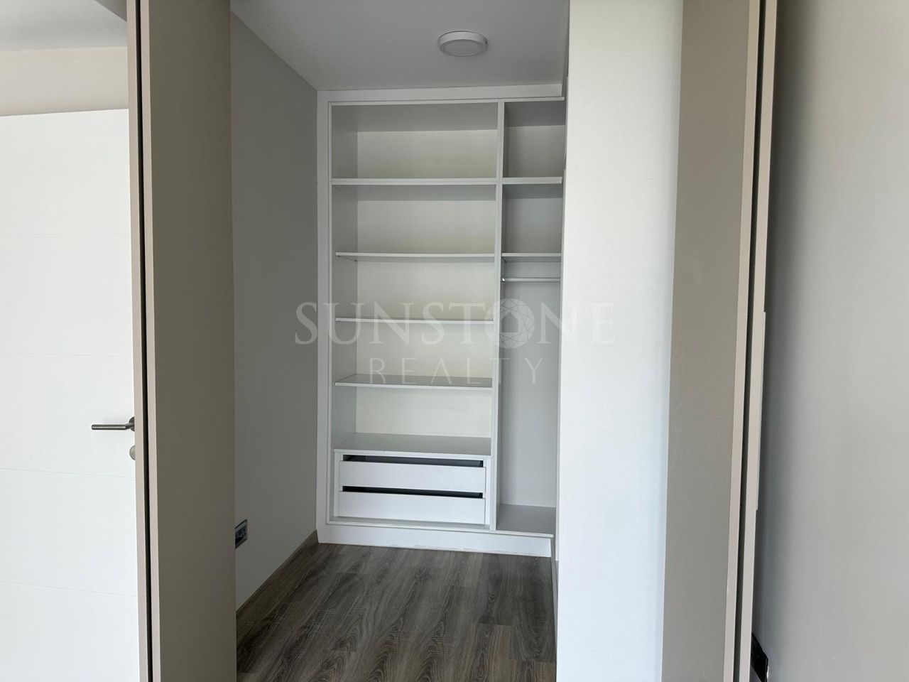 Kıbrıs Girne Merkezde Satılık Türk Koçanlı 2+1 Lüks Daire. 17