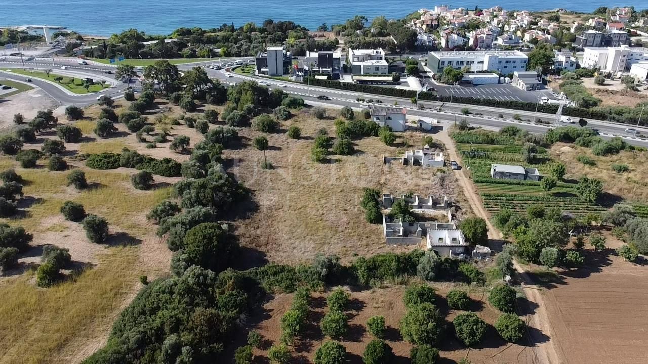 Kıbrıs Girne Edremit'te Anayola Sıfır Ticari İzinli Avm Projesi Onaylanmış Satılık Arazi 11