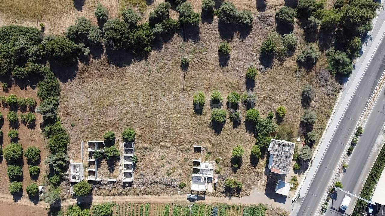 Kıbrıs Girne Edremit'te Anayola Sıfır Ticari İzinli Avm Projesi Onaylanmış Satılık Arazi 12