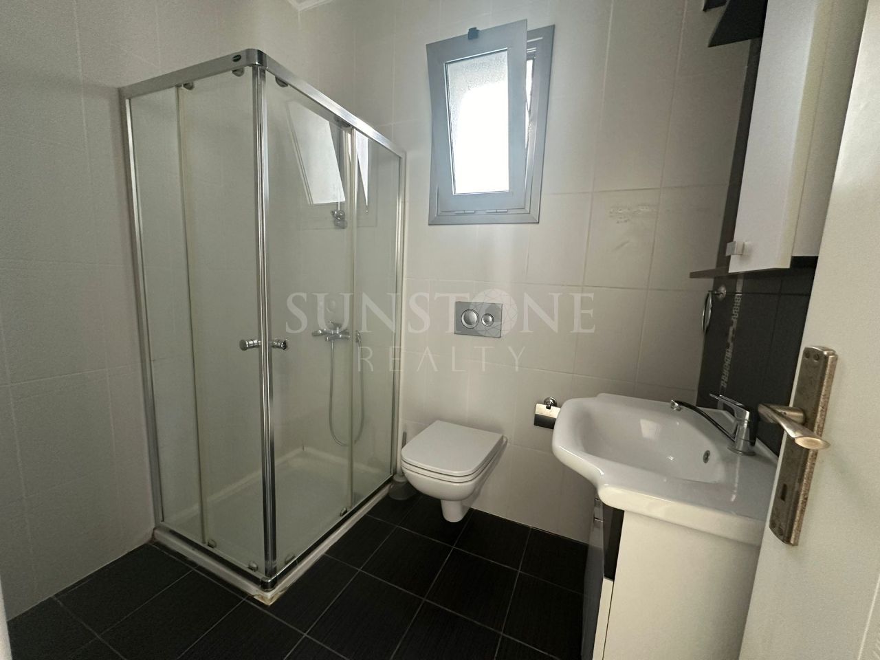 Fully Furnished 1+1 Apartment for Rent in Girne City Center, Cyprus 9