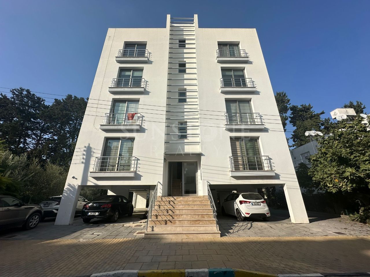 Fully Furnished 1+1 Apartment for Rent in Girne City Center, Cyprus 10