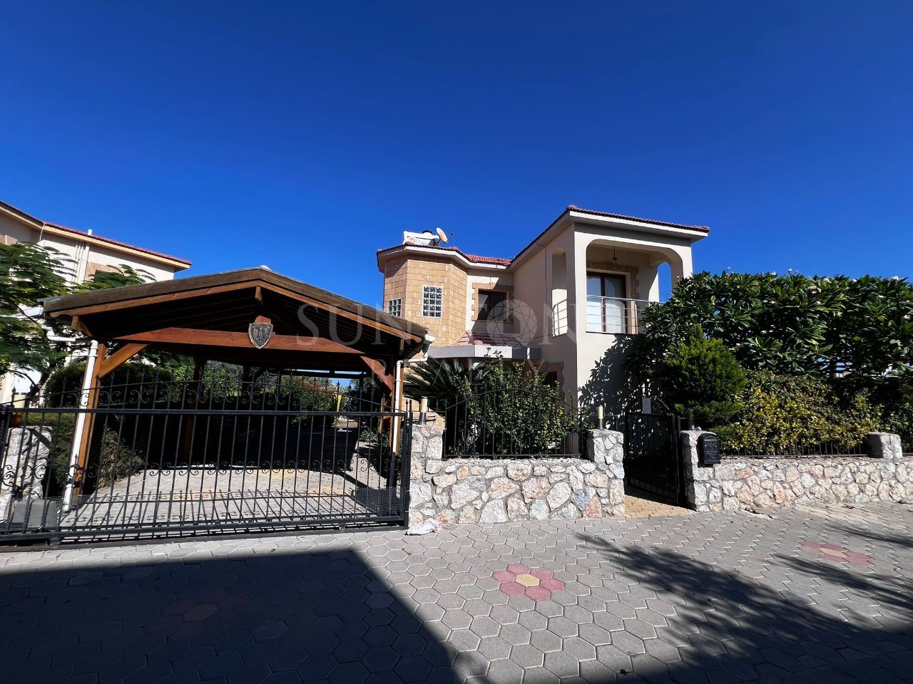 Girne Karaoğlanoğlu'nda Özel Havuzlu ve Bahçeli Kiralık Villa 4