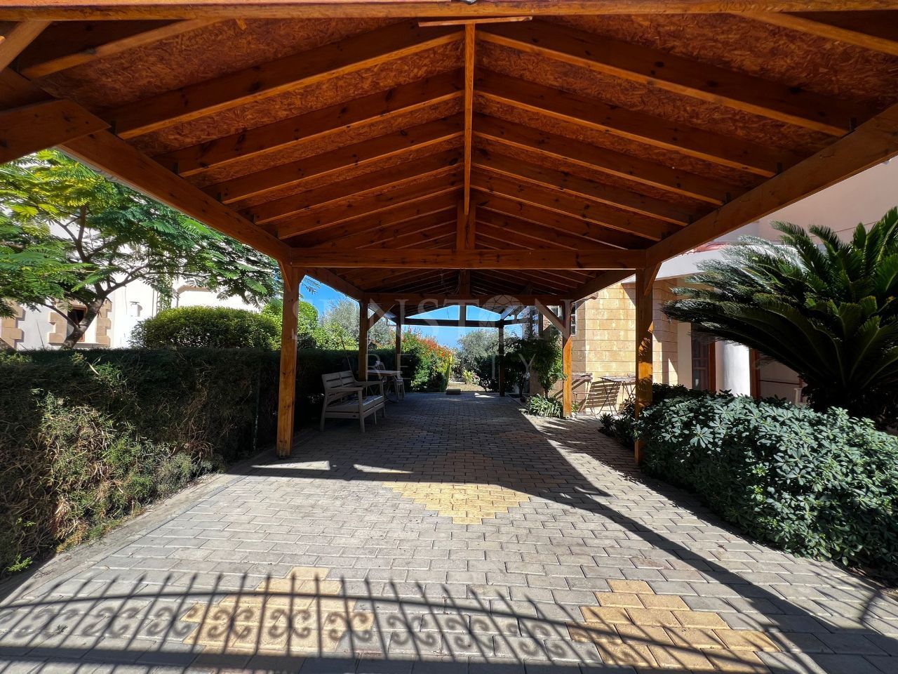 Girne Karaoğlanoğlu'nda Özel Havuzlu ve Bahçeli Kiralık Villa 28