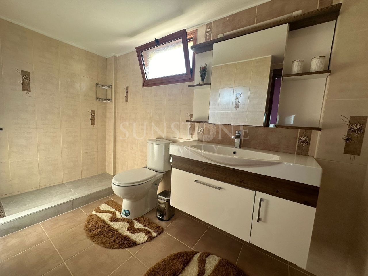 Girne Karaoğlanoğlu'nda Özel Havuzlu ve Bahçeli Kiralık Villa 15