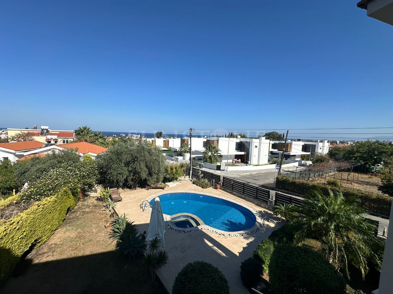 Girne Karaoğlanoğlu'nda Özel Havuzlu ve Bahçeli Kiralık Villa 26