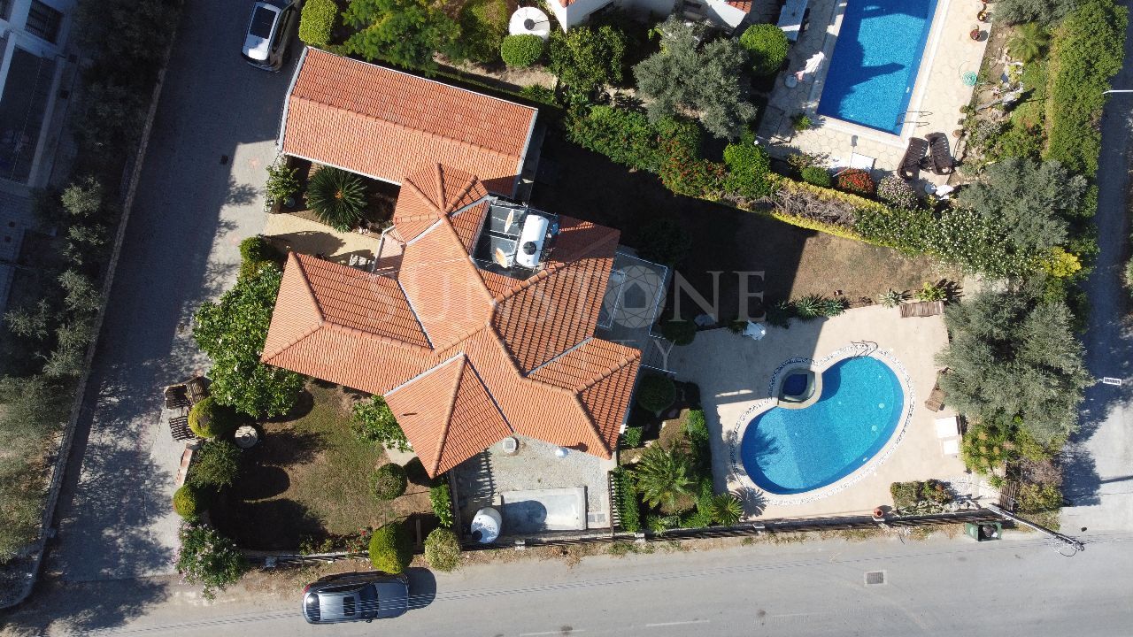 Girne Karaoğlanoğlu'nda Özel Havuzlu ve Bahçeli Kiralık Villa 2