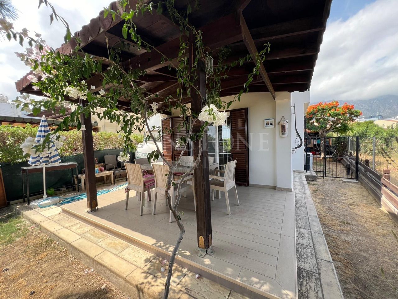 3+1 Detached Twin Villa with Shared Swimming Pool in Girne Karaoğlanoğlu Site 4