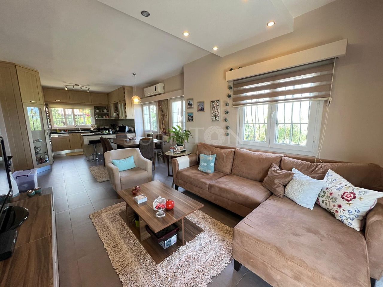 3+1 Detached Twin Villa with Shared Swimming Pool in Girne Karaoğlanoğlu Site 6