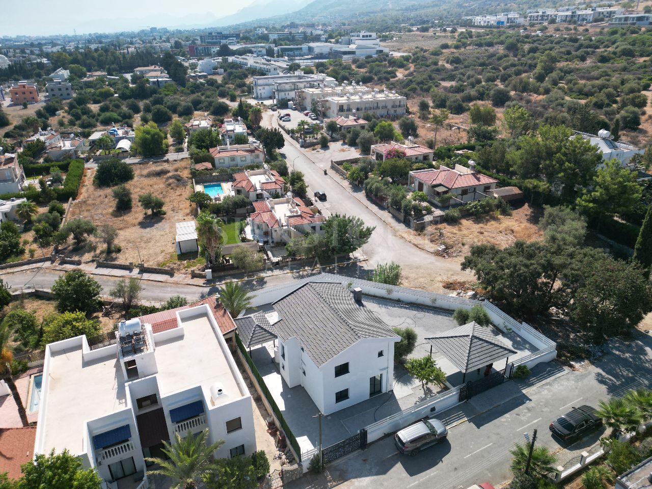 For sale 4-bedroom Villa in Girne Karaooğlanoğlu 'S' Region in Cyprus 6