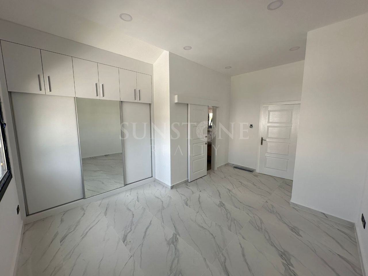 For sale 4-bedroom Villa in Girne Karaooğlanoğlu 'S' Region in Cyprus 18