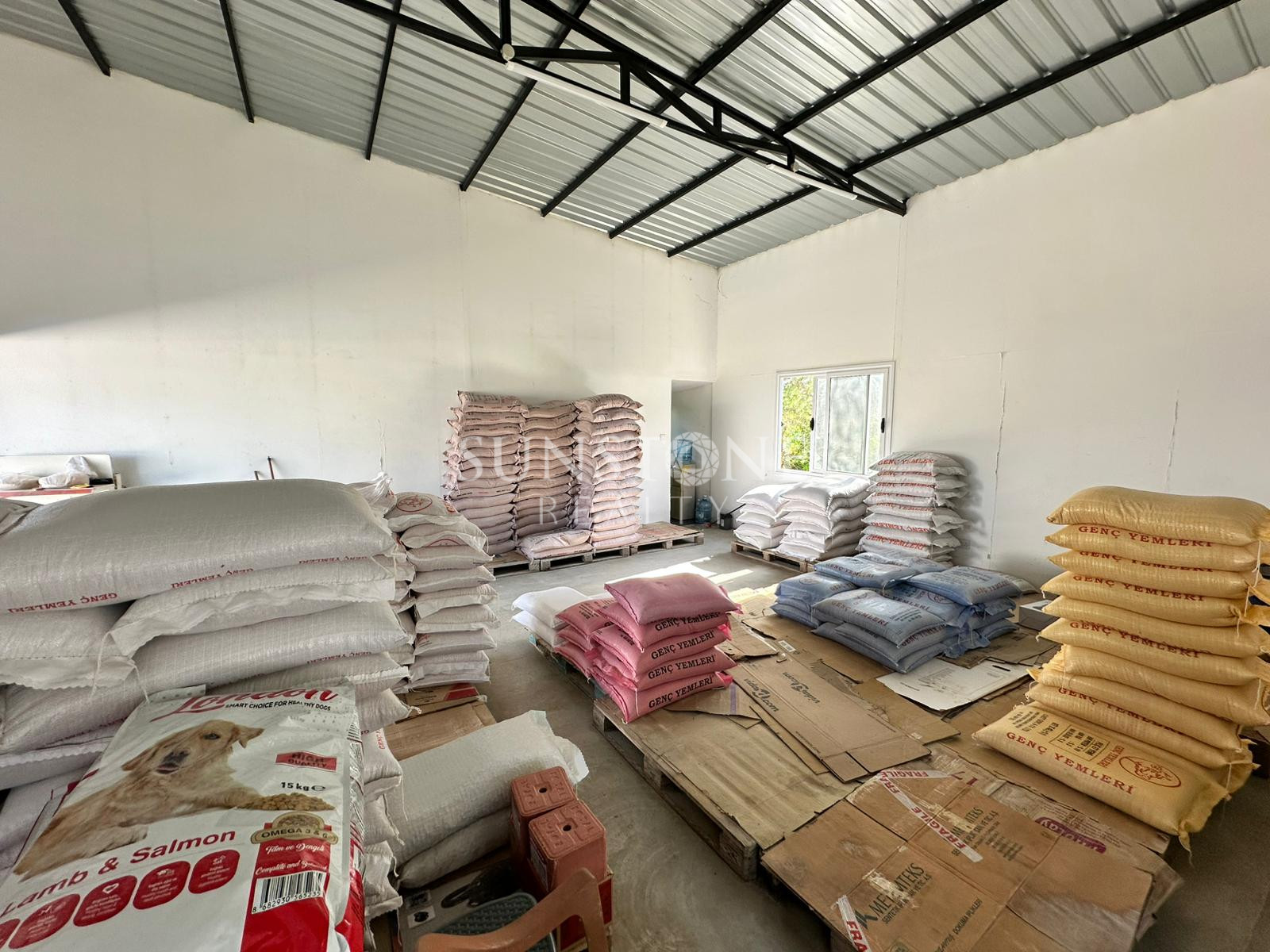 Girne Karşıyaka Bölgesinde 640 m2 Özel Arazili Kiralık İş Yeri. 12