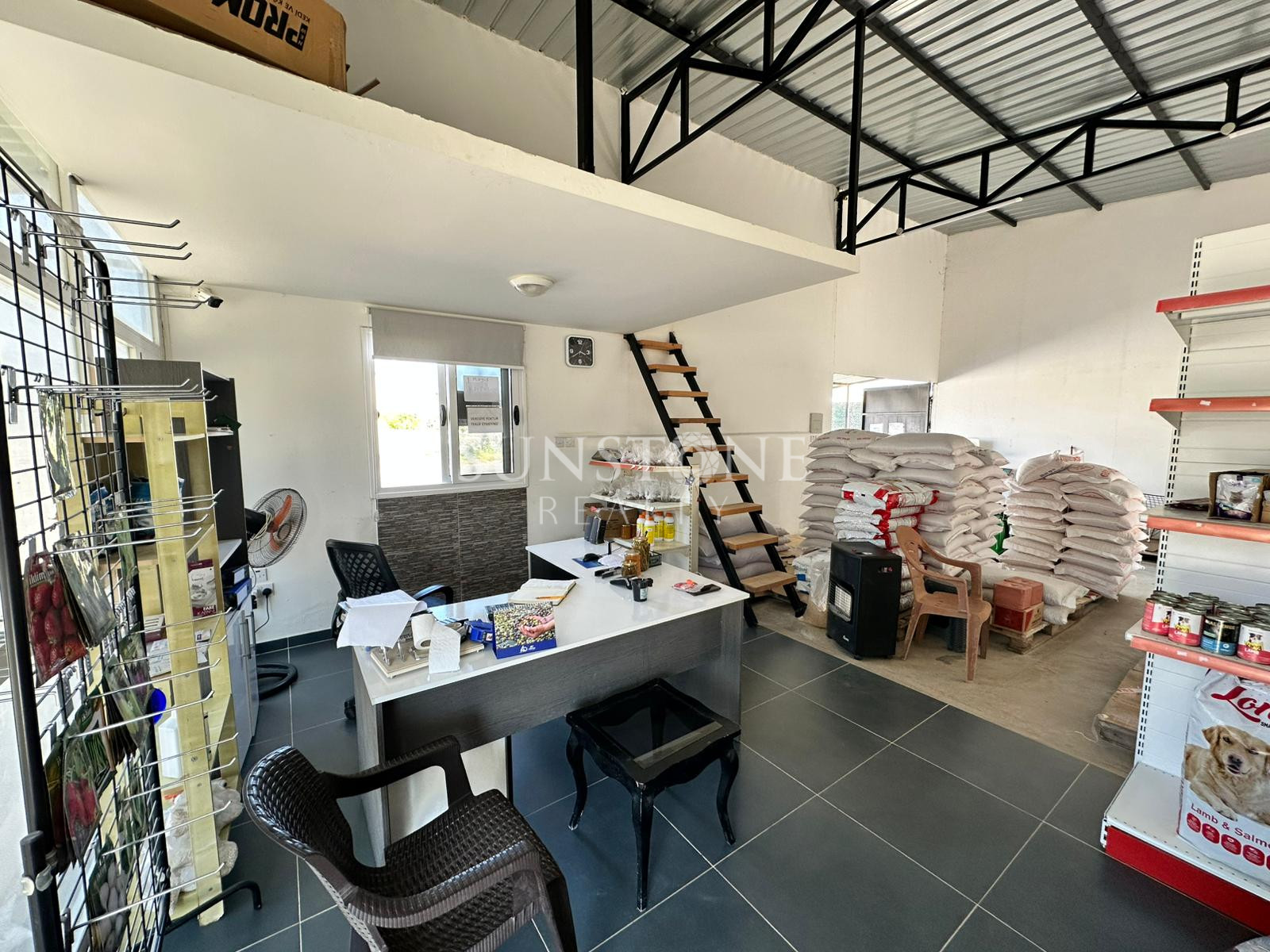 Girne Karşıyaka Bölgesinde 640 m2 Özel Arazili Kiralık İş Yeri. 13