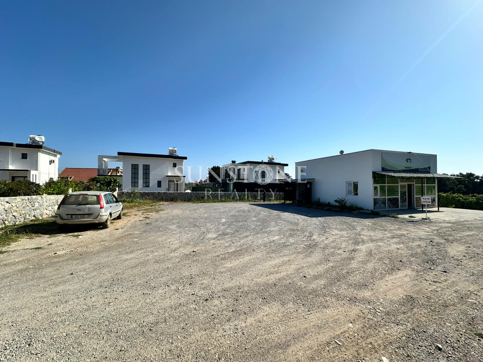 Girne Karşıyaka Bölgesinde 640 m2 Özel Arazili Kiralık İş Yeri. 9