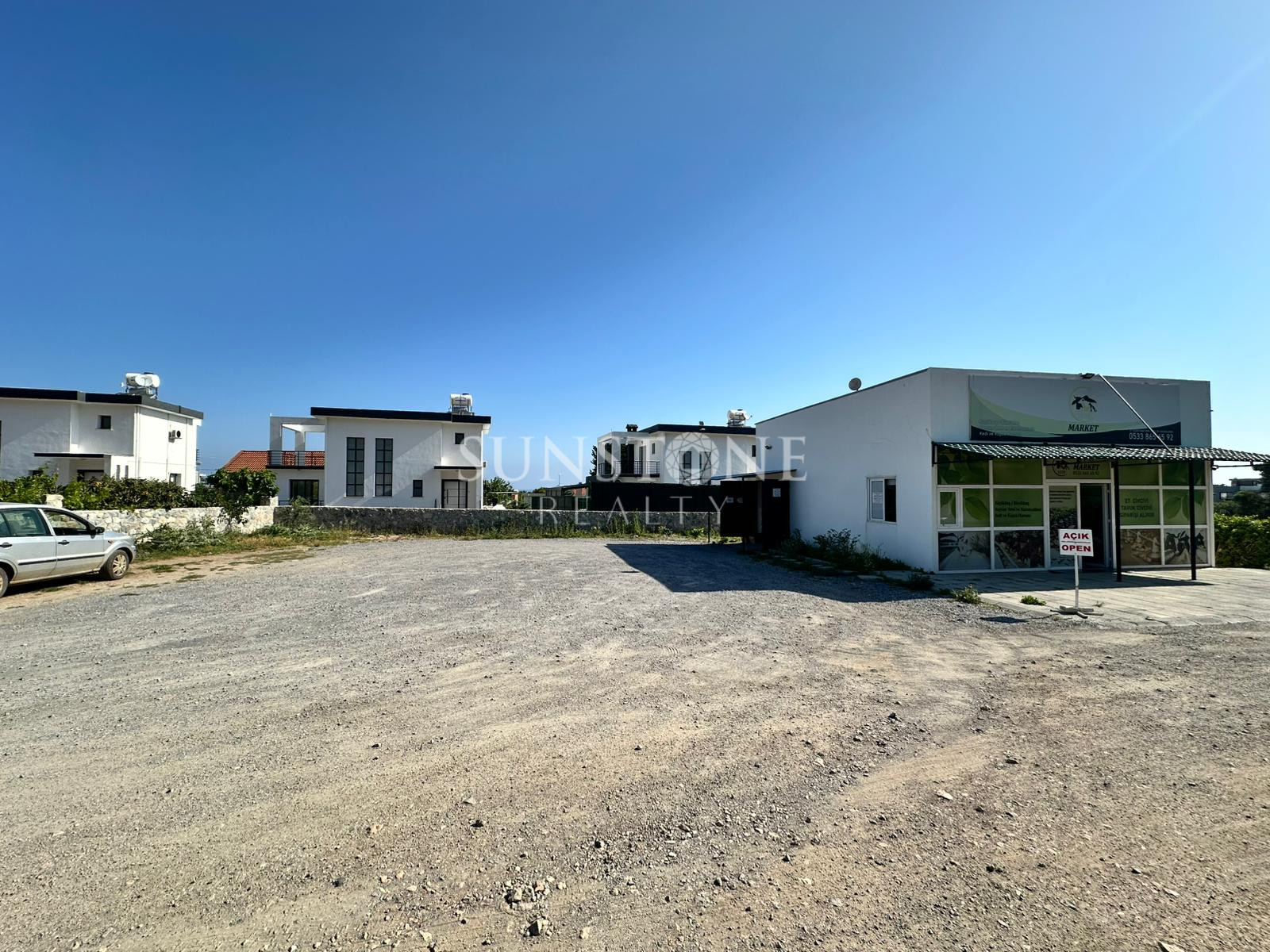 Girne Karşıyaka Bölgesinde 640 m2 Özel Arazili Kiralık İş Yeri. 10