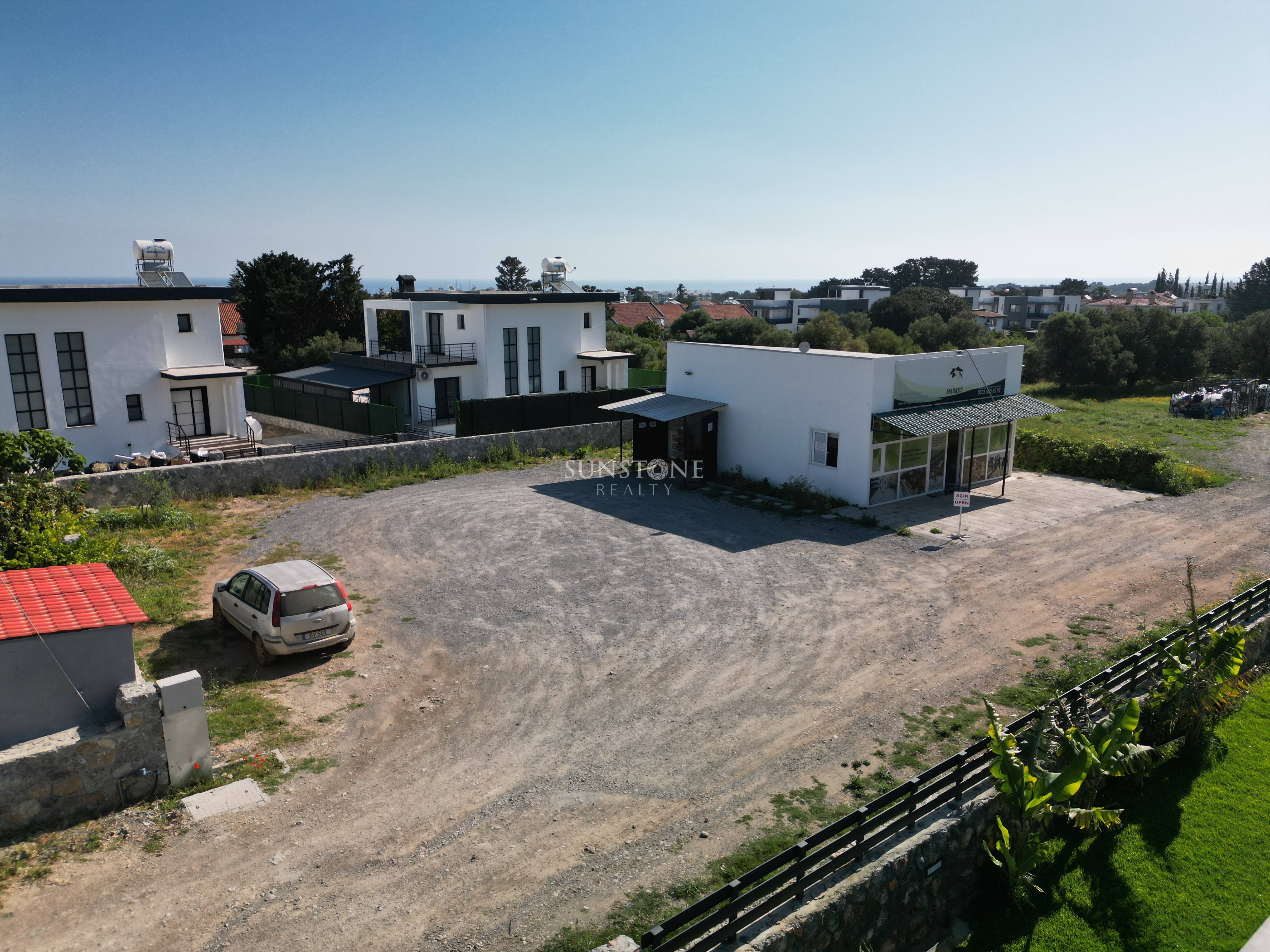 Girne Karşıyaka Bölgesinde 640 m2 Özel Arazili Kiralık İş Yeri. 2