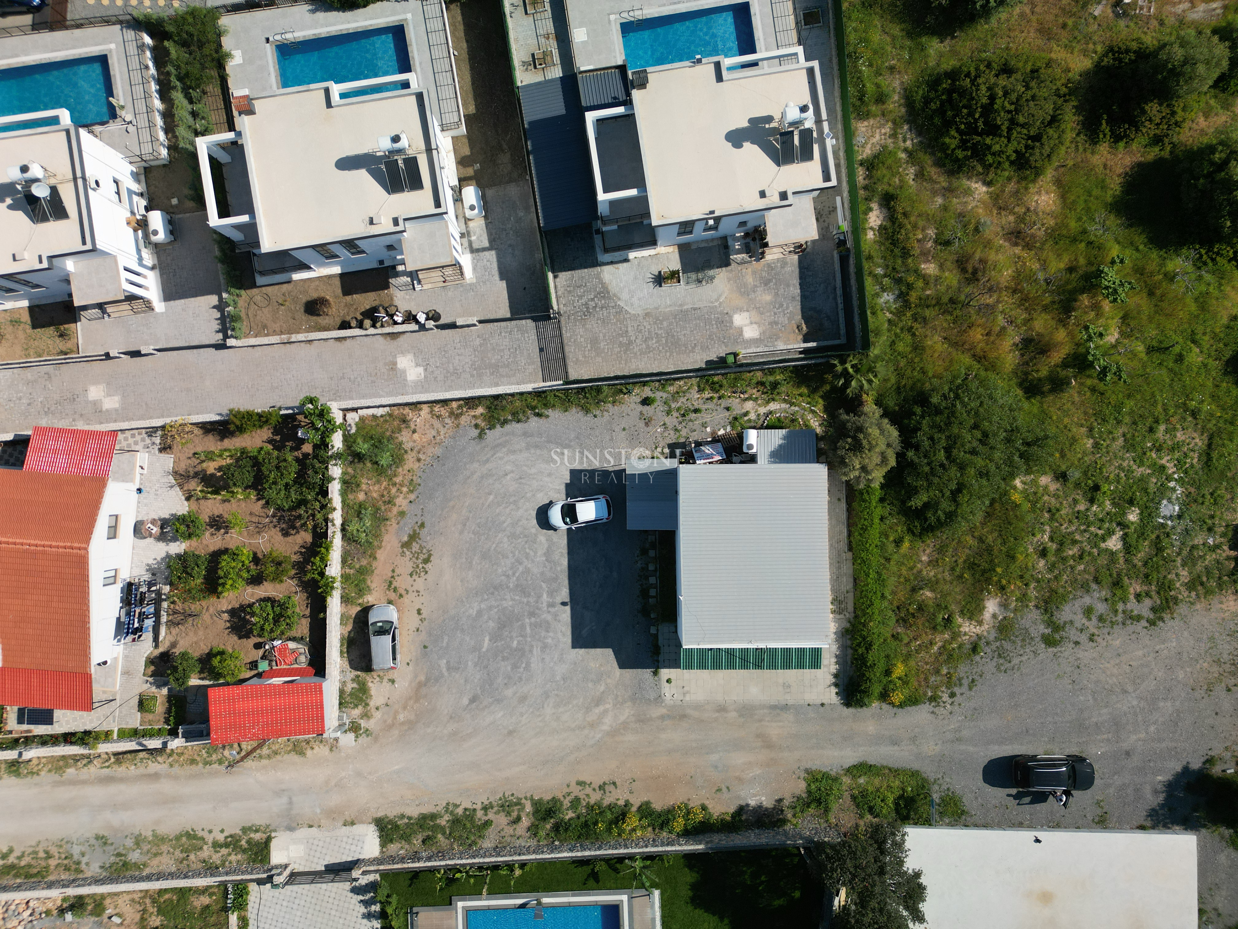 Girne Karşıyaka Bölgesinde 640 m2 Özel Arazili Kiralık İş Yeri. 5