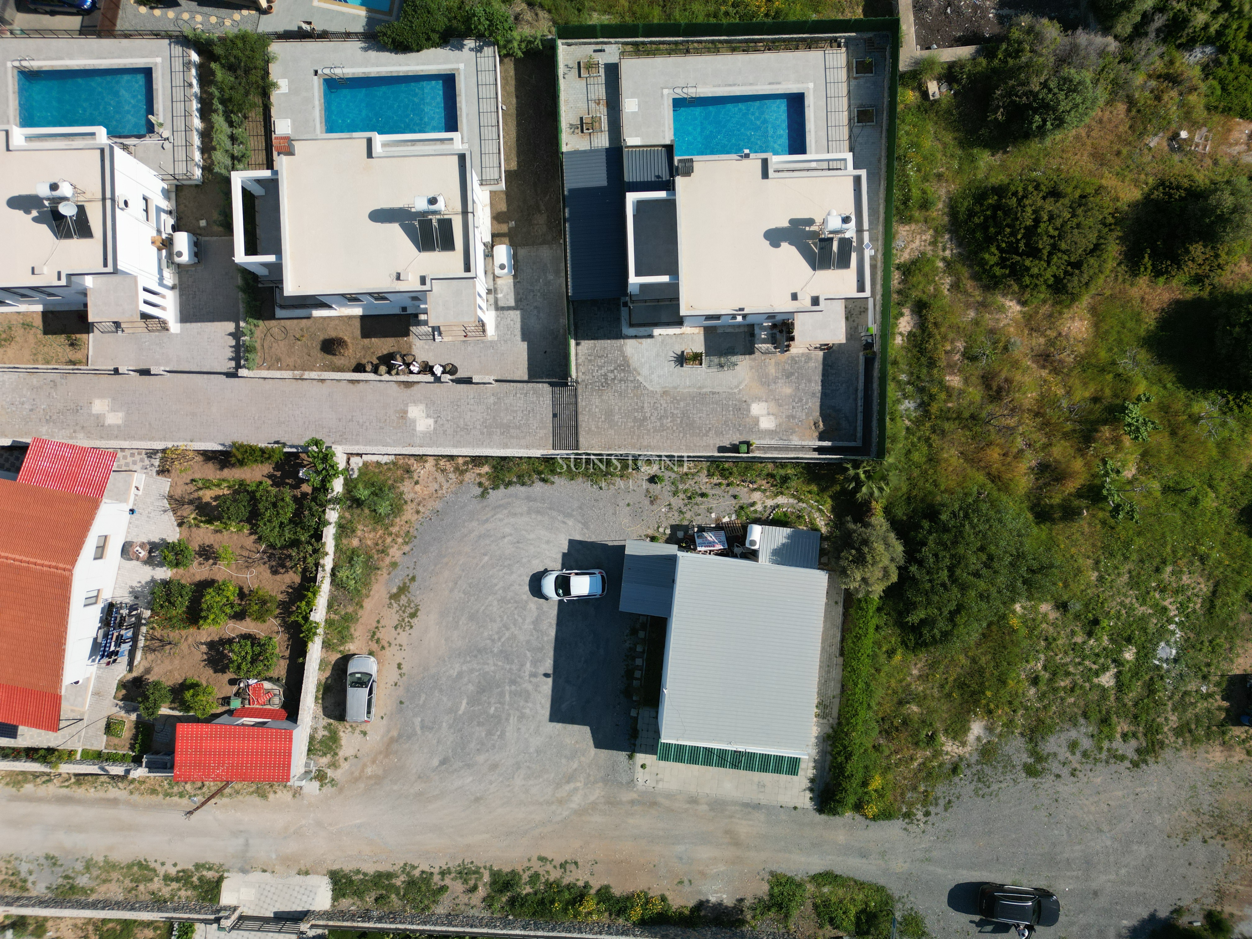 Girne Karşıyaka Bölgesinde 640 m2 Özel Arazili Kiralık İş Yeri. 6