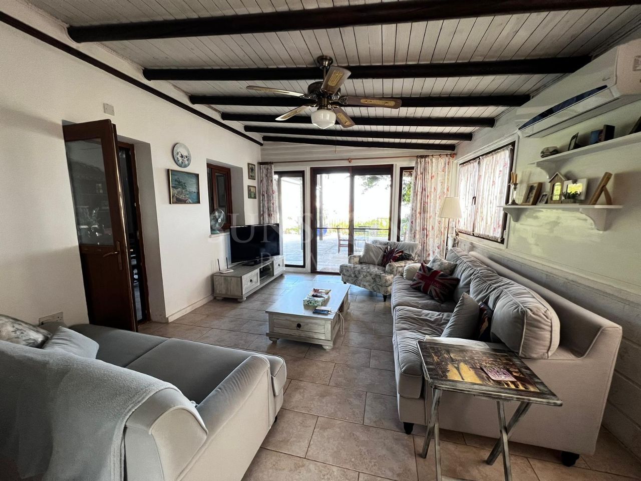 Kıbrıs Girne Alsancak'da Satılık Dağ ve Deniz Manzaralı, Muhteşem Akdeniz Stili 3+2 Villa 7