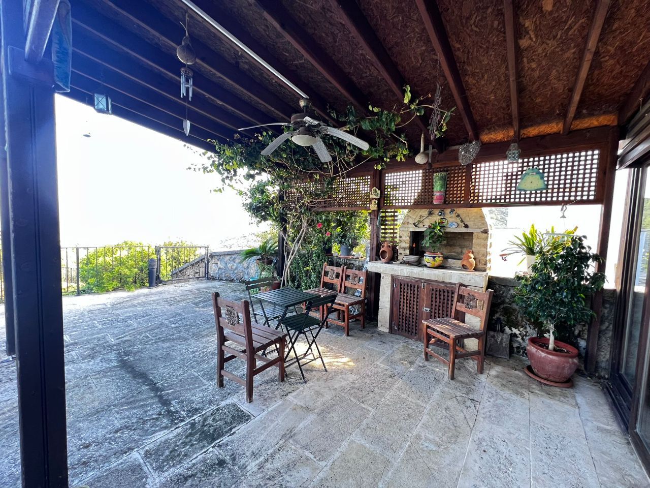 Kıbrıs Girne Alsancak'da Satılık Dağ ve Deniz Manzaralı, Muhteşem Akdeniz Stili 3+2 Villa 20