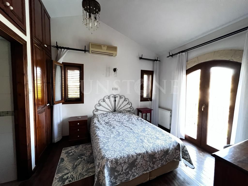 Kıbrıs Girne Alsancak'da Satılık Dağ ve Deniz Manzaralı, Muhteşem Akdeniz Stili 3+2 Villa 13