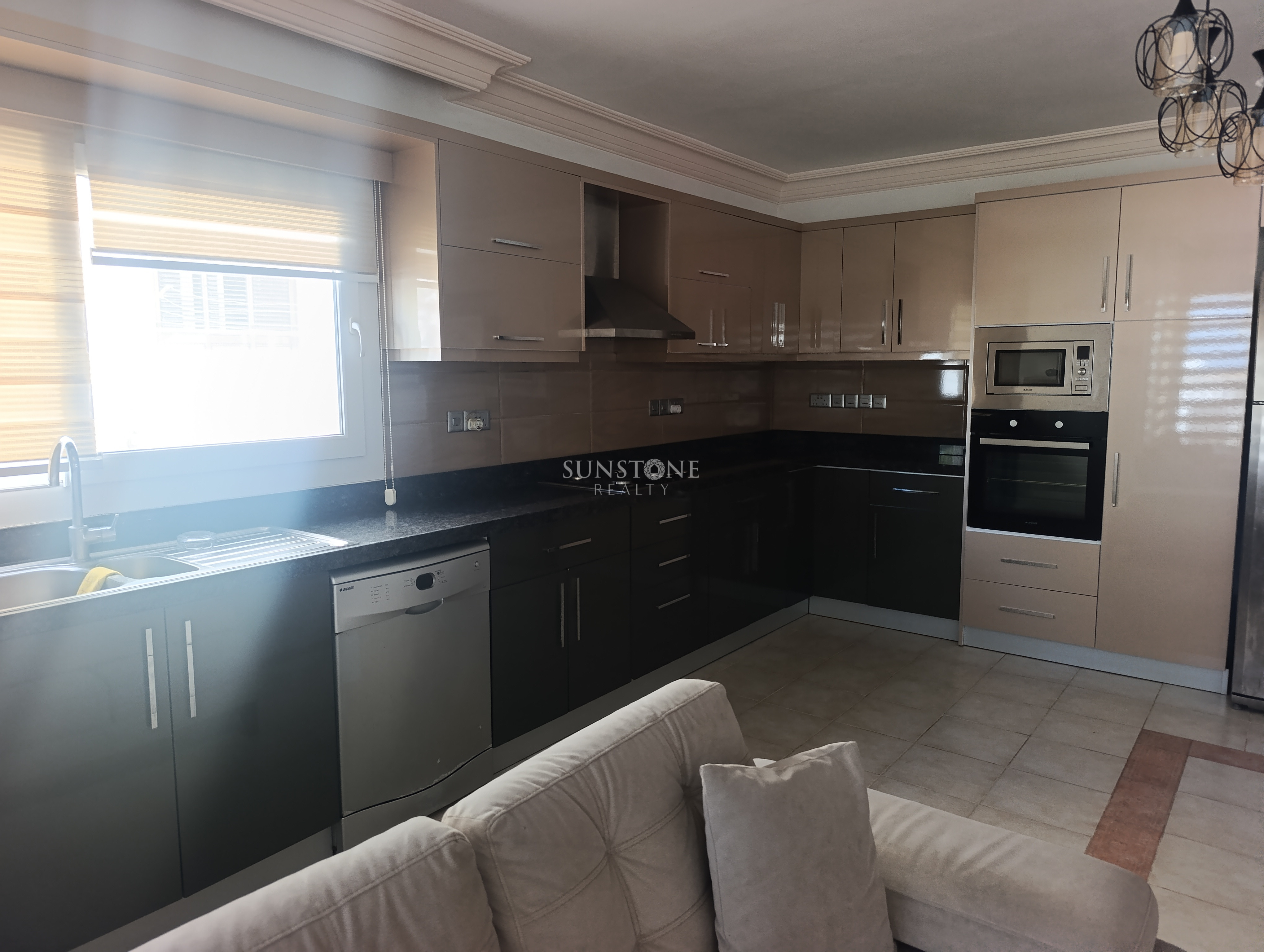 Girne Merkez Kiralık 3+1 Daire 17