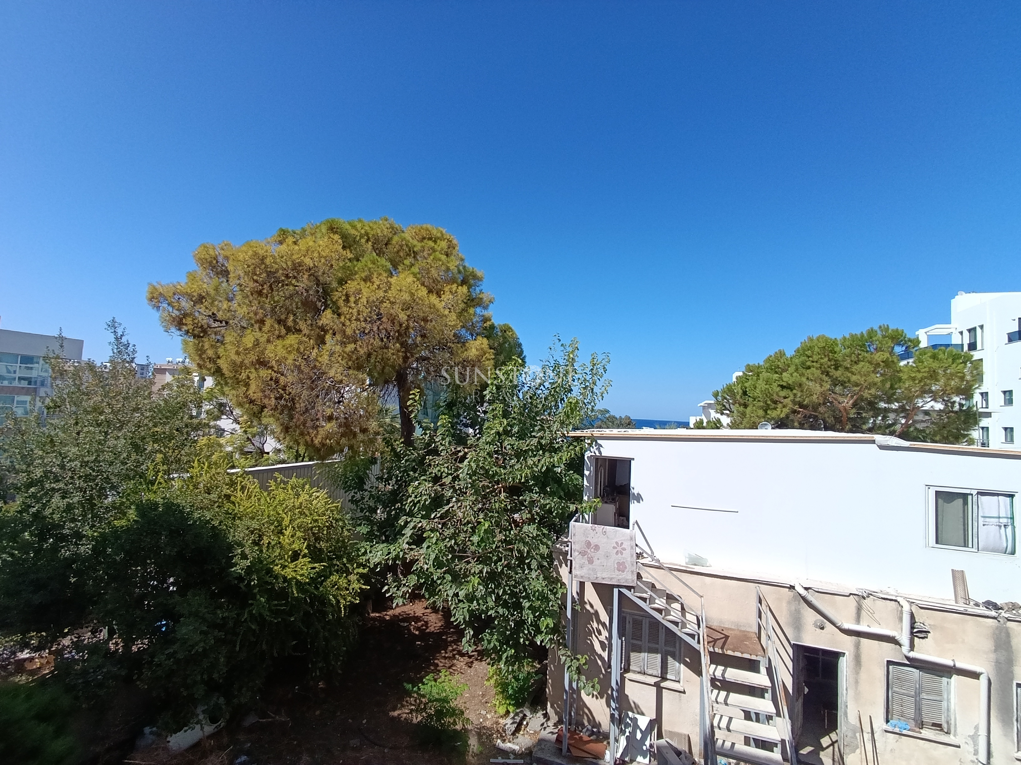 Girne Merkez Kiralık 3+1 Daire 7