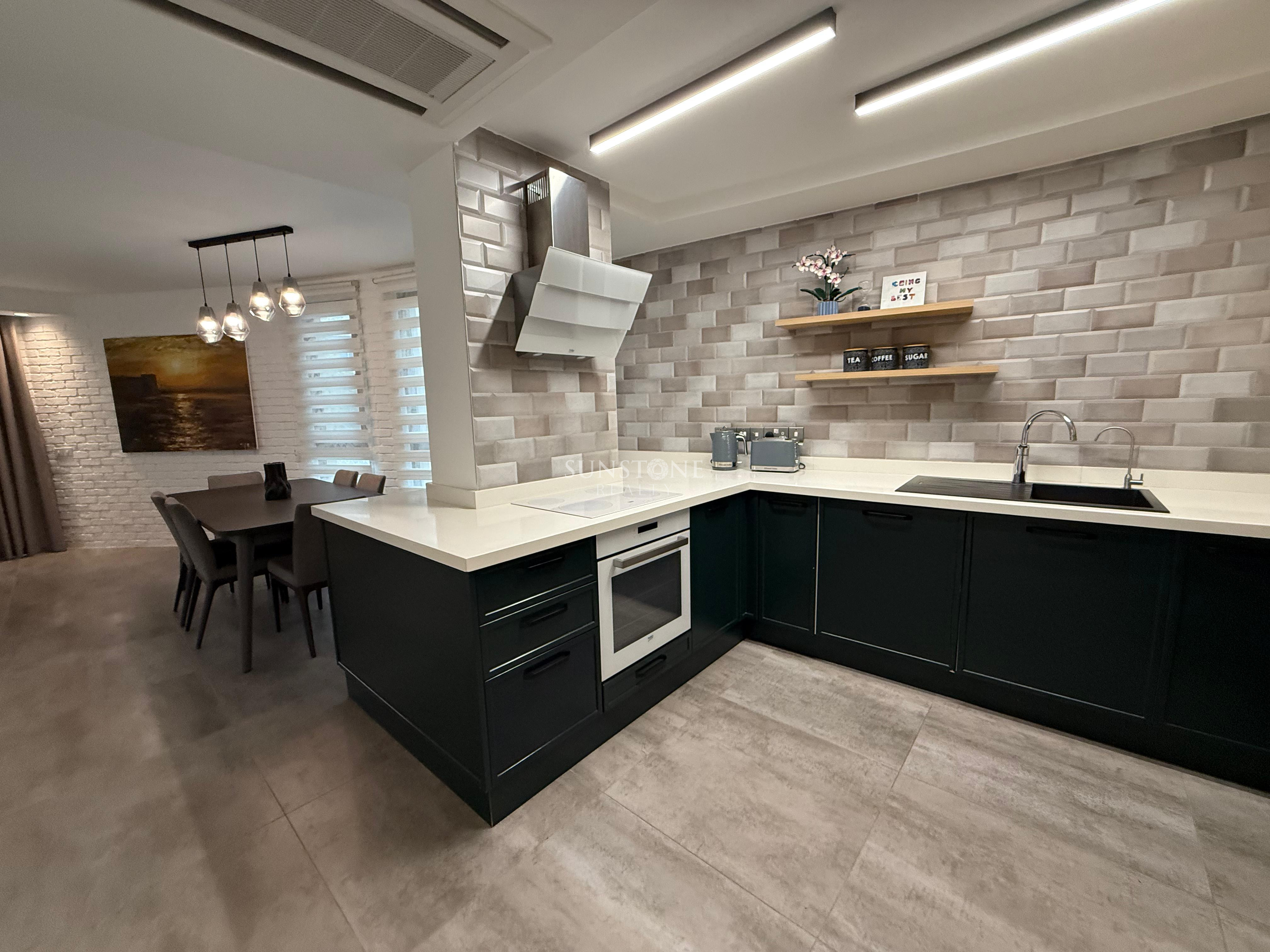 Girne Merkez Türk Mahallesi’nde Kiralık Lüks 2+1 V Residence 7