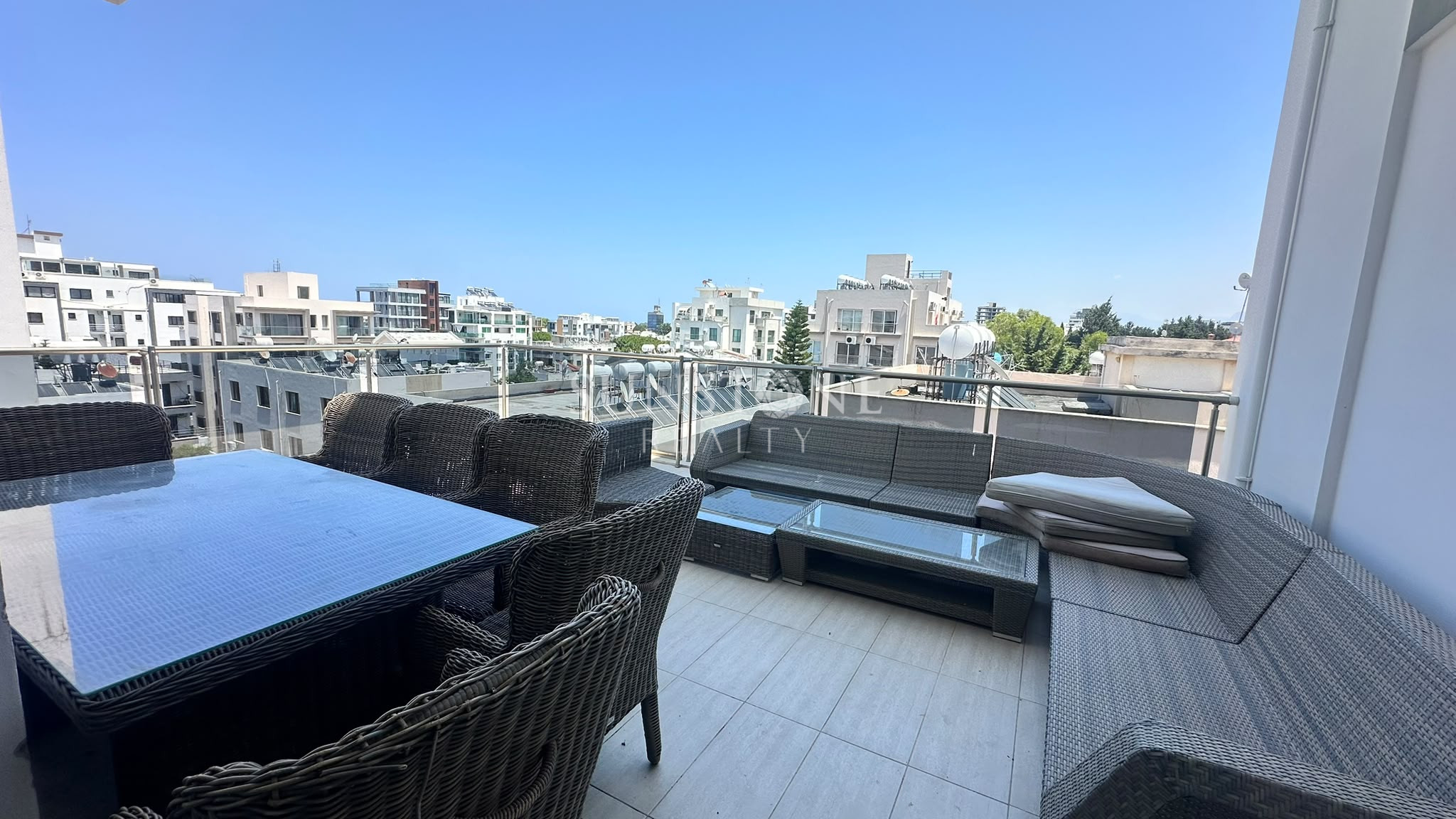 Girne Merkez'de Full Eşyalı Lüks Kiralık 2+1 Daire 11