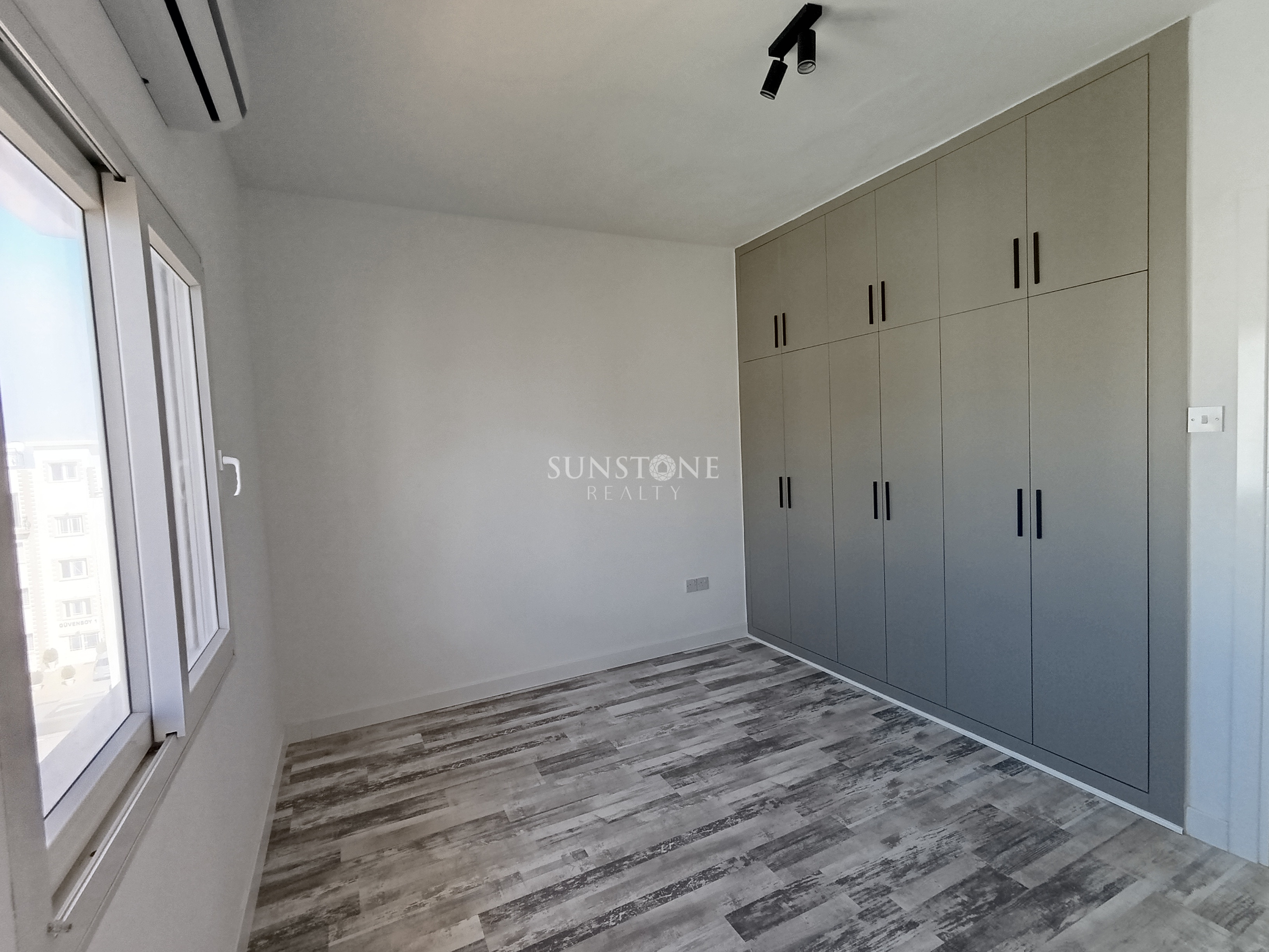 Girne Merkez'de Satılık Deniz Manzaralı Penthouse  11