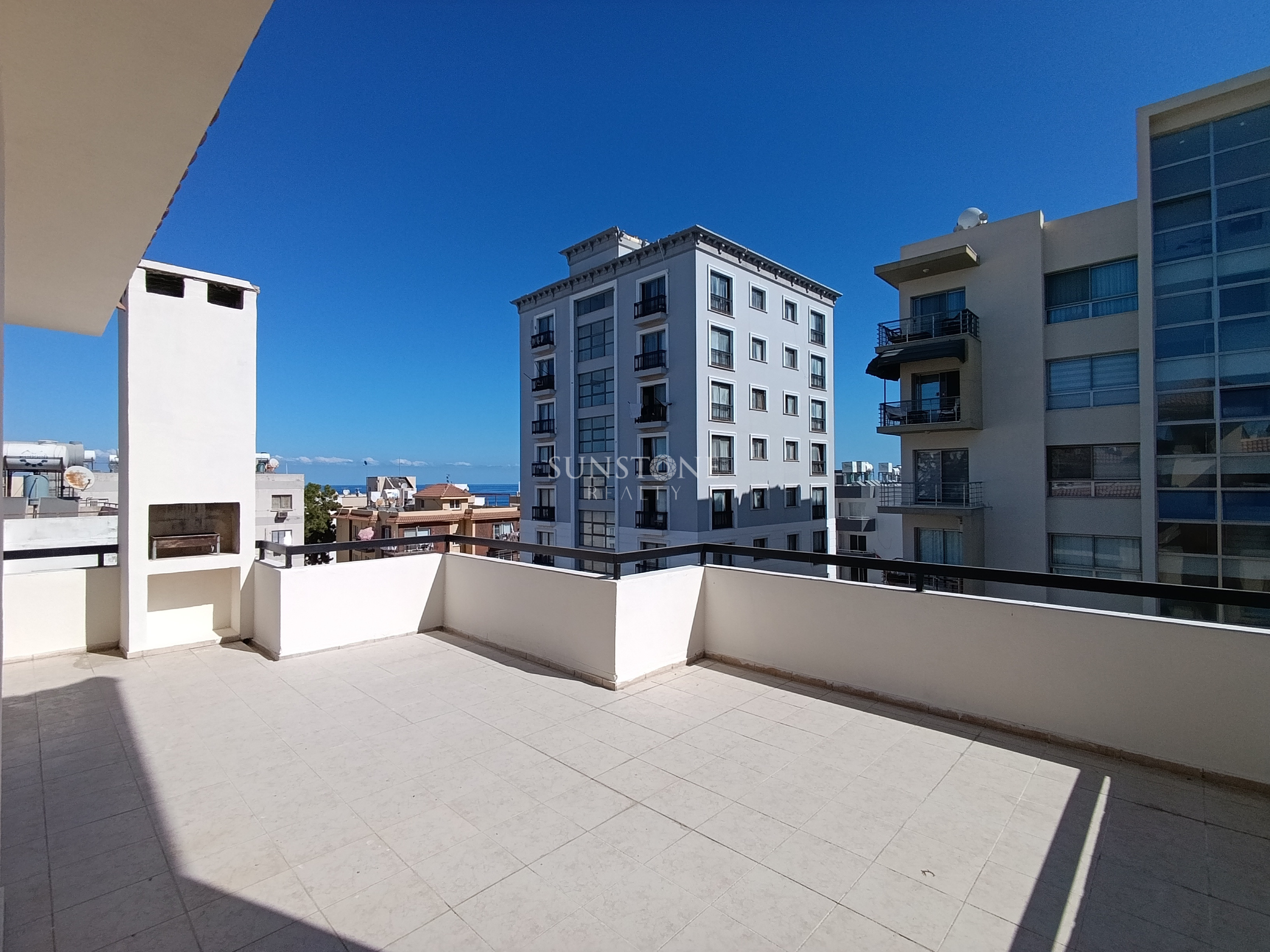 Girne Merkez'de Satılık Deniz Manzaralı Penthouse  3