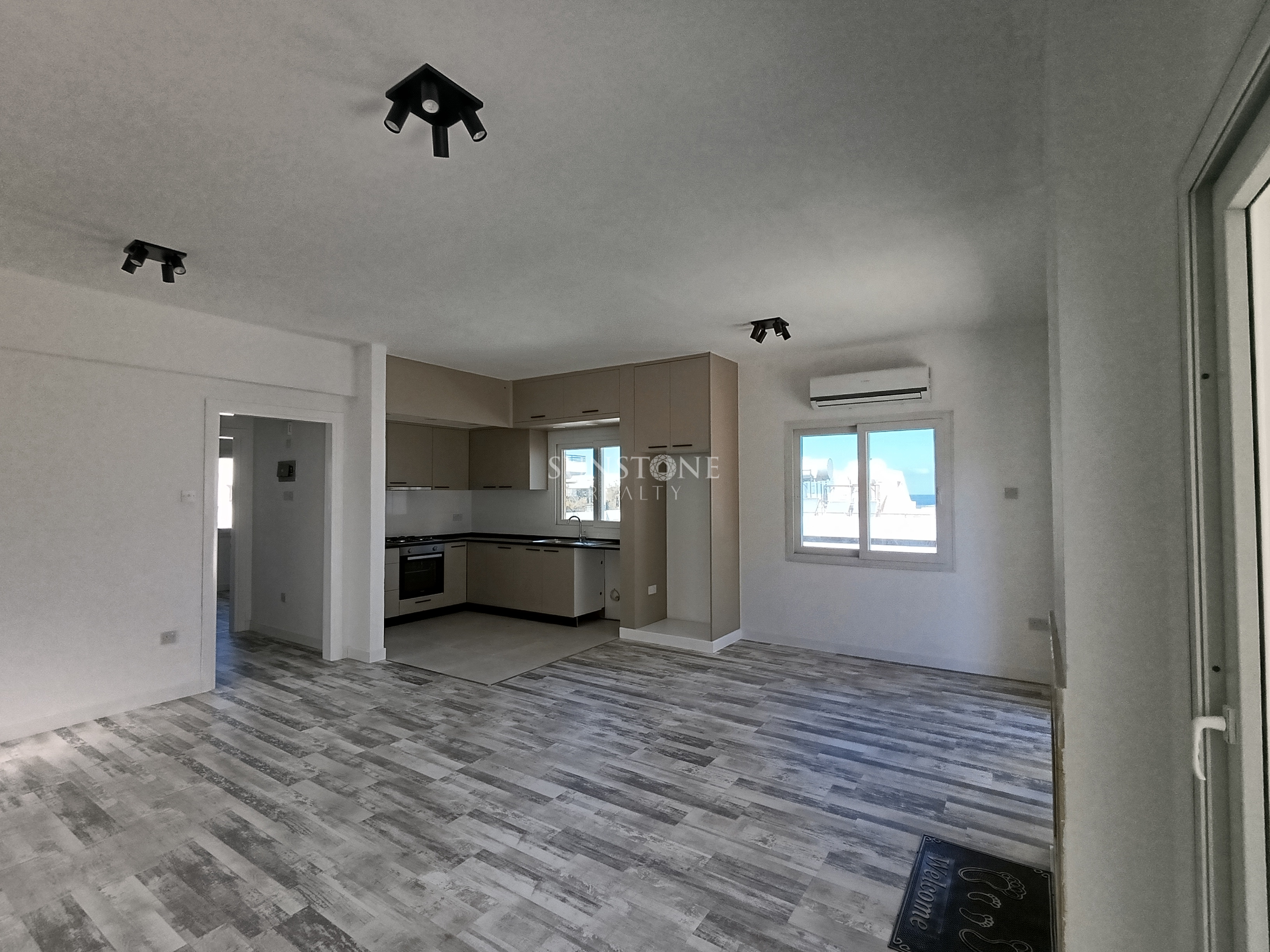 Girne Merkez'de Satılık Deniz Manzaralı Penthouse  6