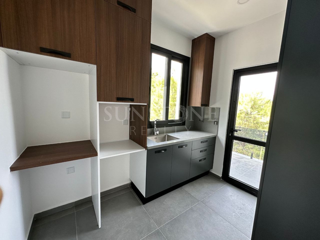 Kıbrıs - Girne - Zeytinlik'te Satılık Türk Koçanlı Havuzlu Özel Tasarım Villa 11