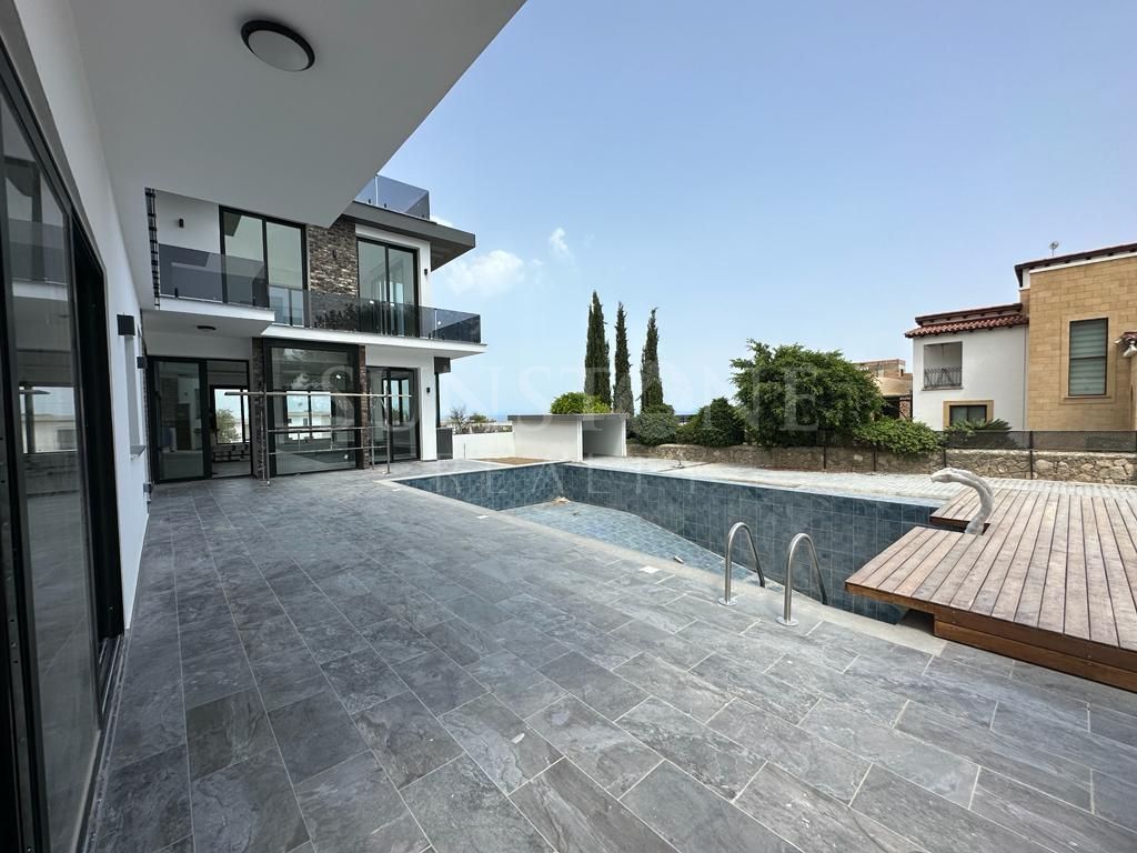 Kıbrıs - Girne - Zeytinlik'te Satılık Türk Koçanlı Havuzlu Özel Tasarım Villa 23