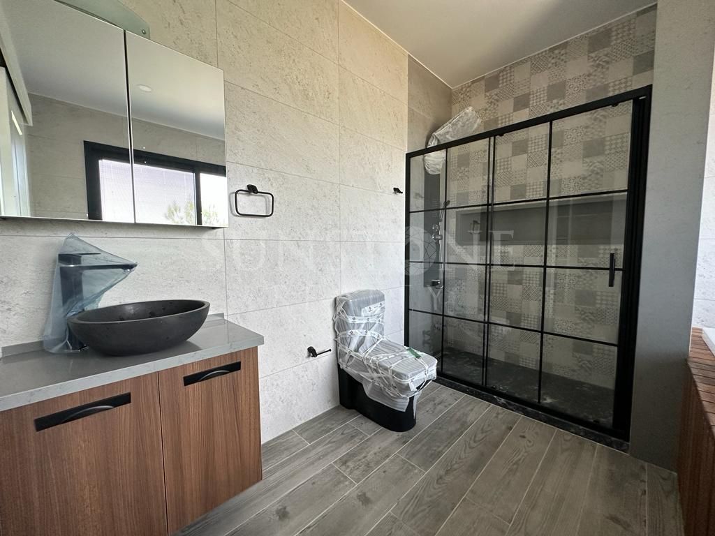 Kıbrıs - Girne - Zeytinlik'te Satılık Türk Koçanlı Havuzlu Özel Tasarım Villa 14